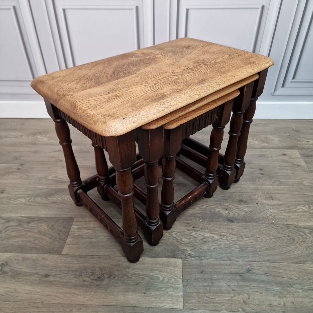 Vintage Nest Of Tables 3 Solid Oak Wooden Coffee Side Lamp Turned Wood Retro photo 120.0