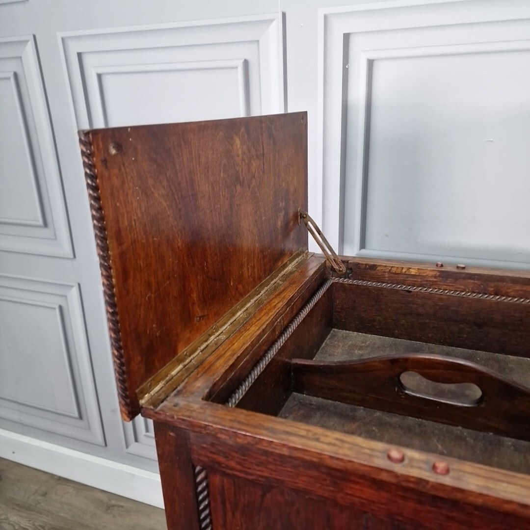 photo vinterior Antique Pot Table Cupboard Wooden Barley Twist Cabinet Cutlery Sewing Bedside