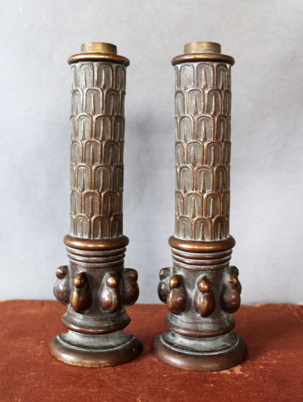 Antiek Zwaar Gegoten Bronzen Buis, Tweedelig, Passend Samengevoegd, Meubelversiering, Kroonluchterdeel, Restauratiemateriaal photo furniture