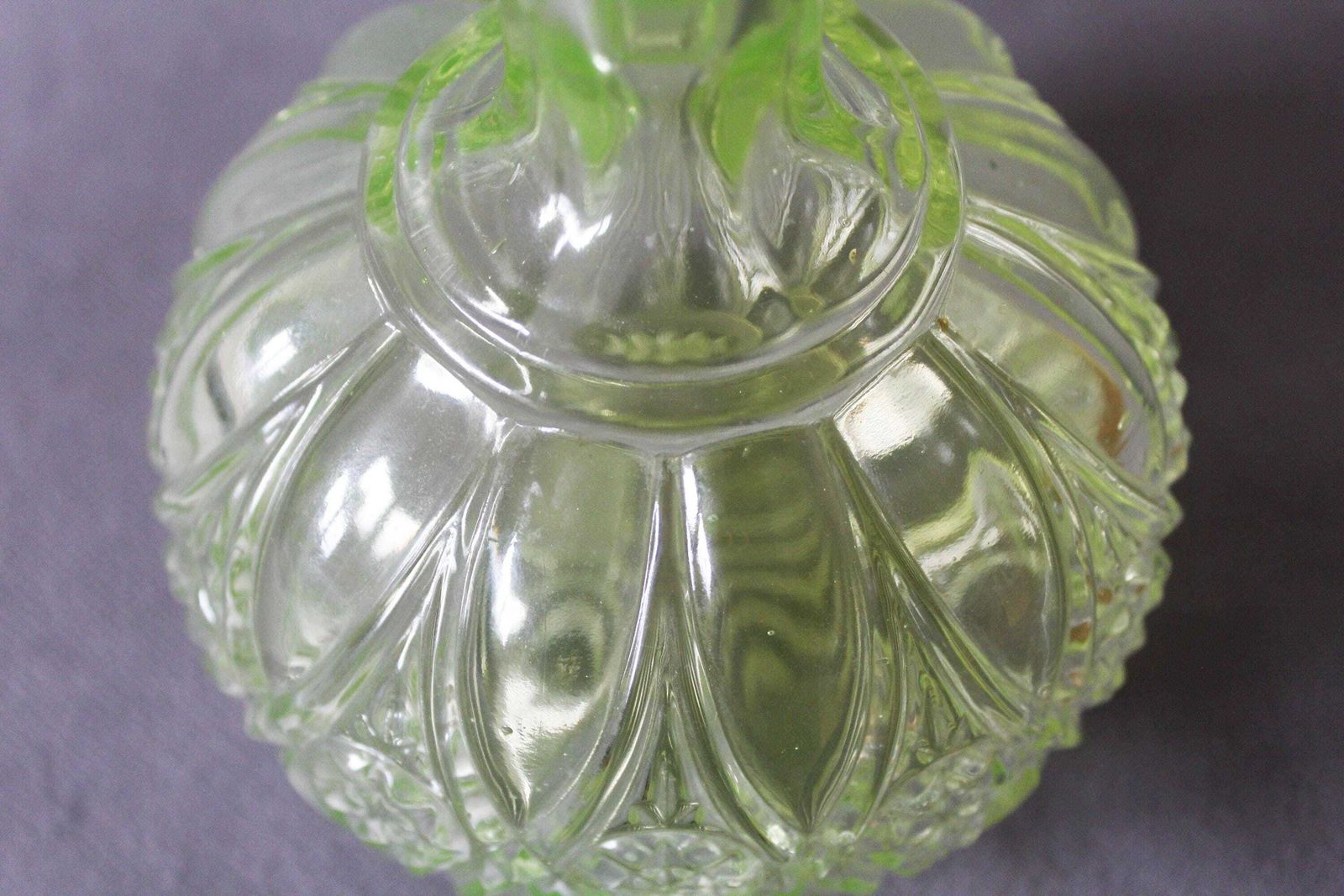 photo vintage Art Deco Valembert Graffart Val Saint Lambert Water Decanter, Uranium Yellow Green Glass, Bedside Water Carafe, Ouraline