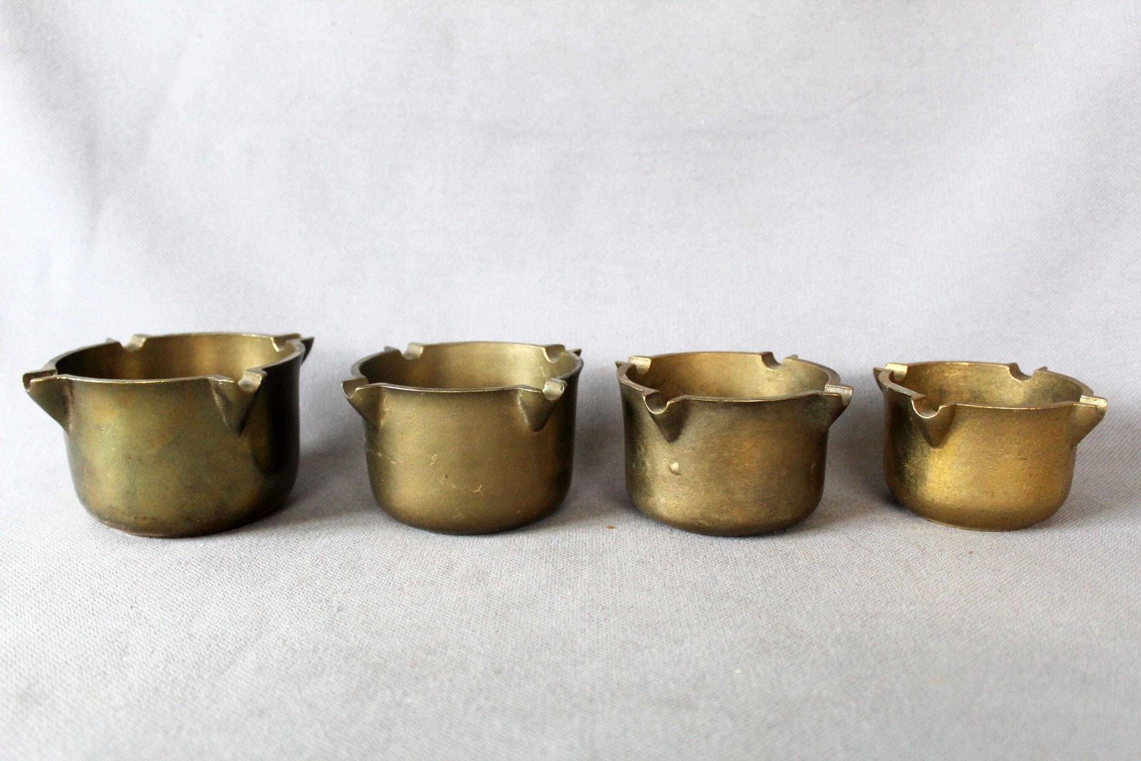 photo vinterior Set Of 4 Vintage Bronze Nesting Bowls, Ashtrays, Mortar Bowls, Measuring, Heavy Cast Bronze, Numbered 7 6 5 4, Kitchen Apothecary