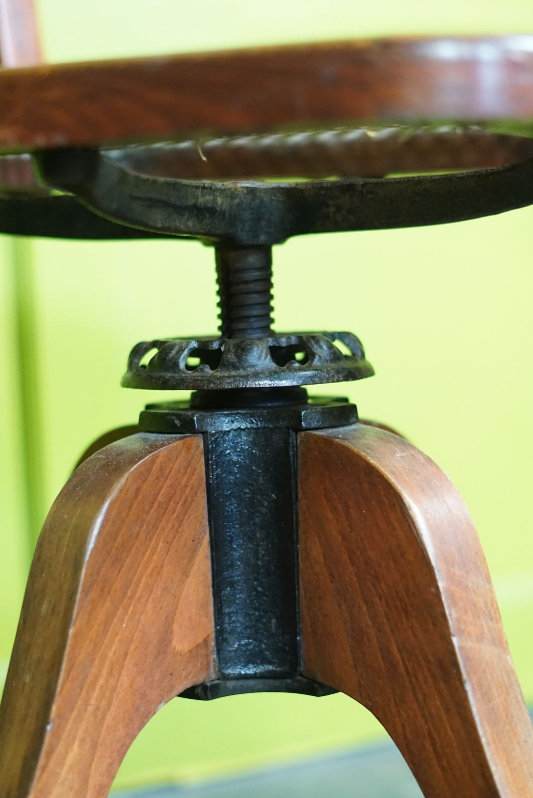 photo vinterior A French Swivel Office Chair, 1940s