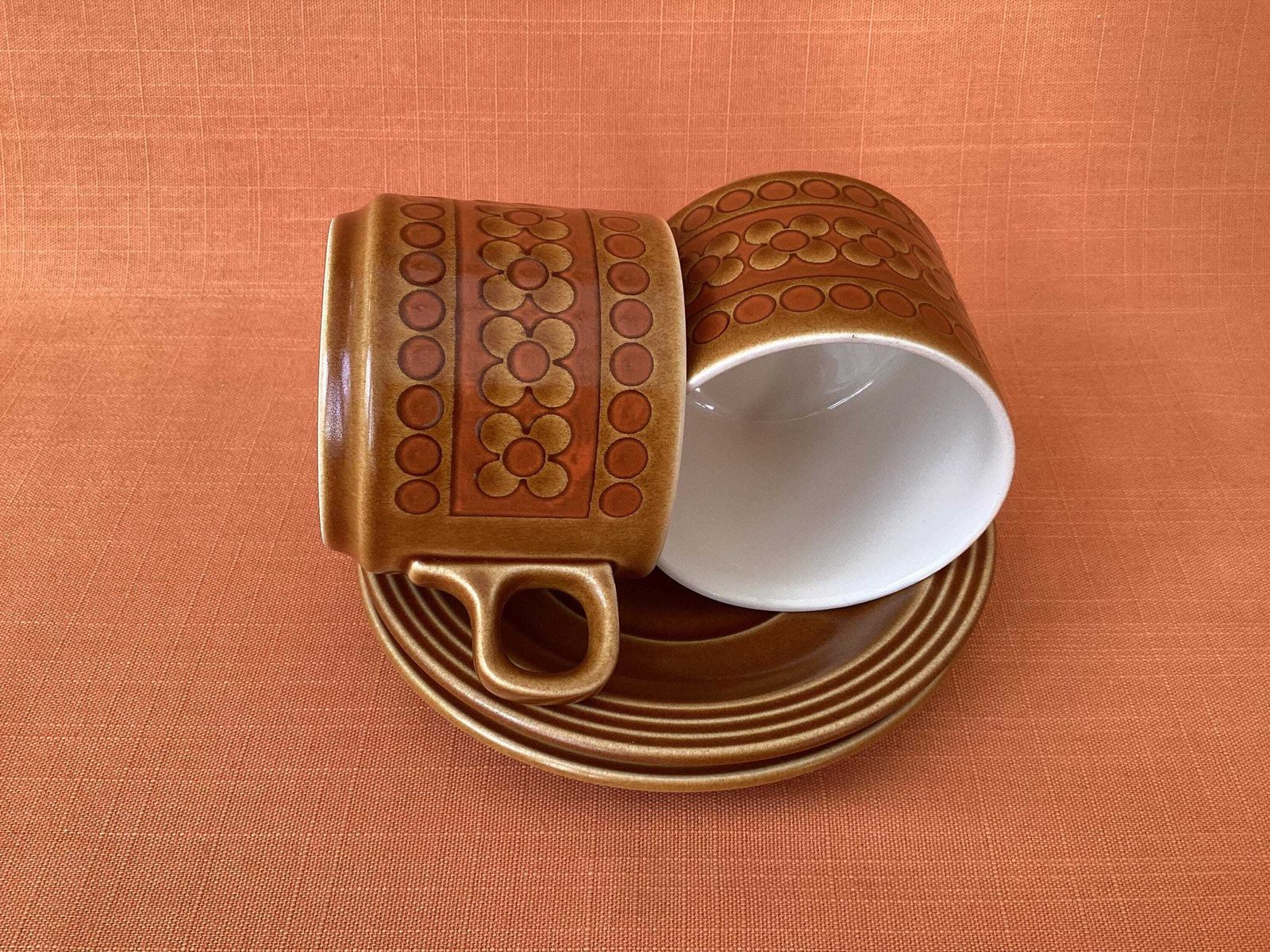 1970s Hornsea Saffron Tea Cups And Saucers (Set Of 4), John Clappison Design, 1970s Cups, Hornsea Saffron Cups And Saucers, Retro Cups photo for sale