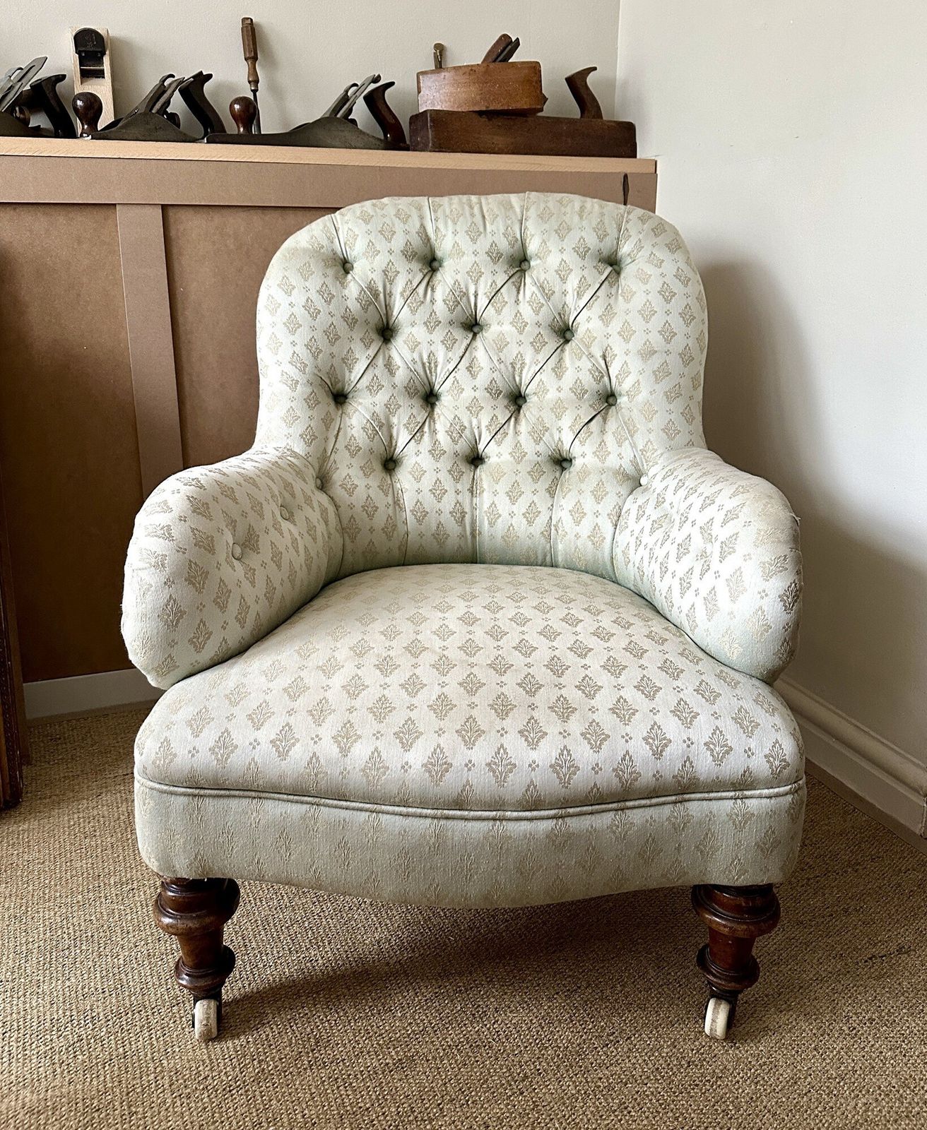 Elegant Late Victorian Button Back Armchair With Turned Legs & Original Castors C.1880