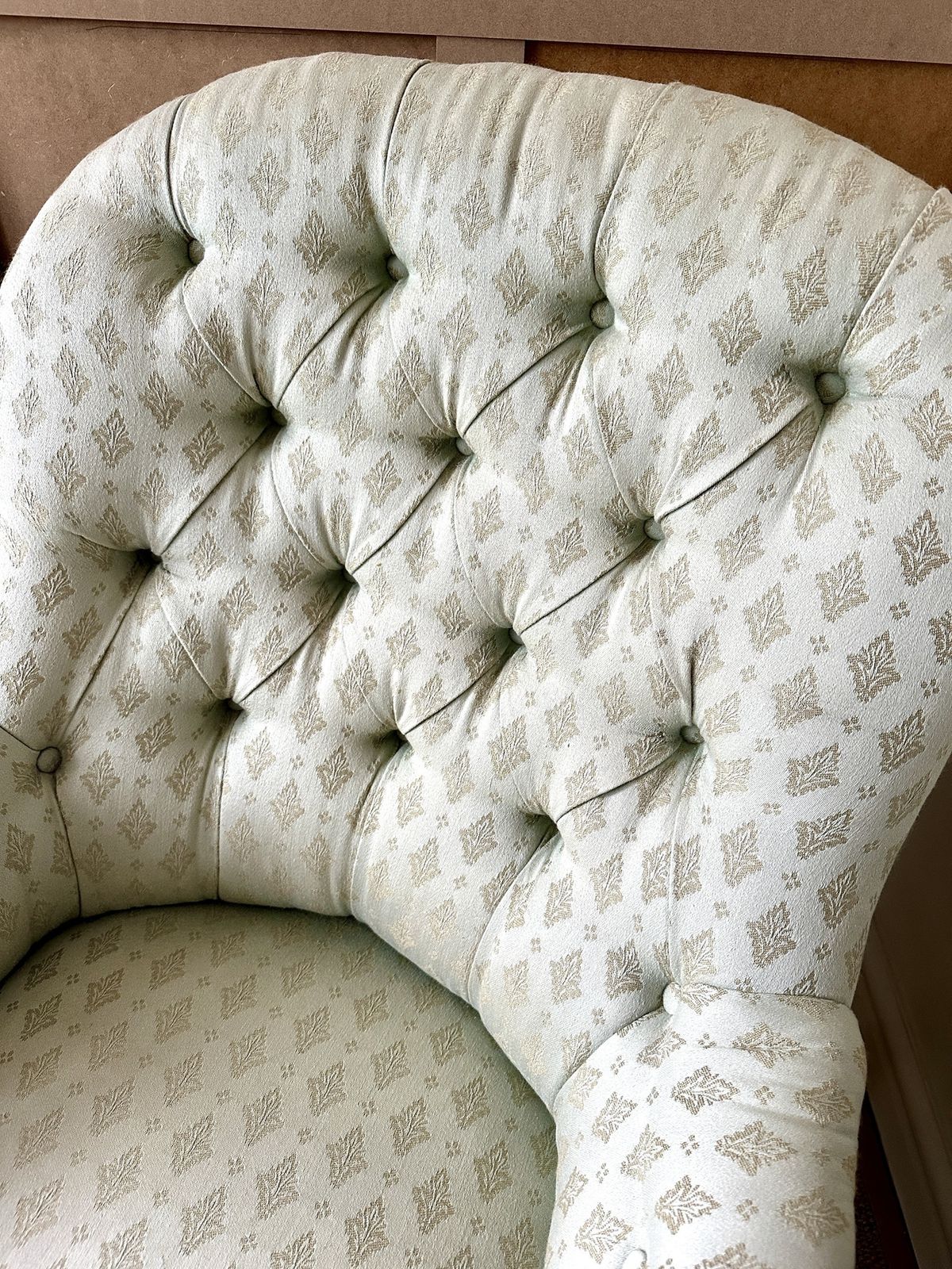 Elegant Late Victorian Button Back Armchair With Turned Legs & Original Castors C.1880 photo Furniture