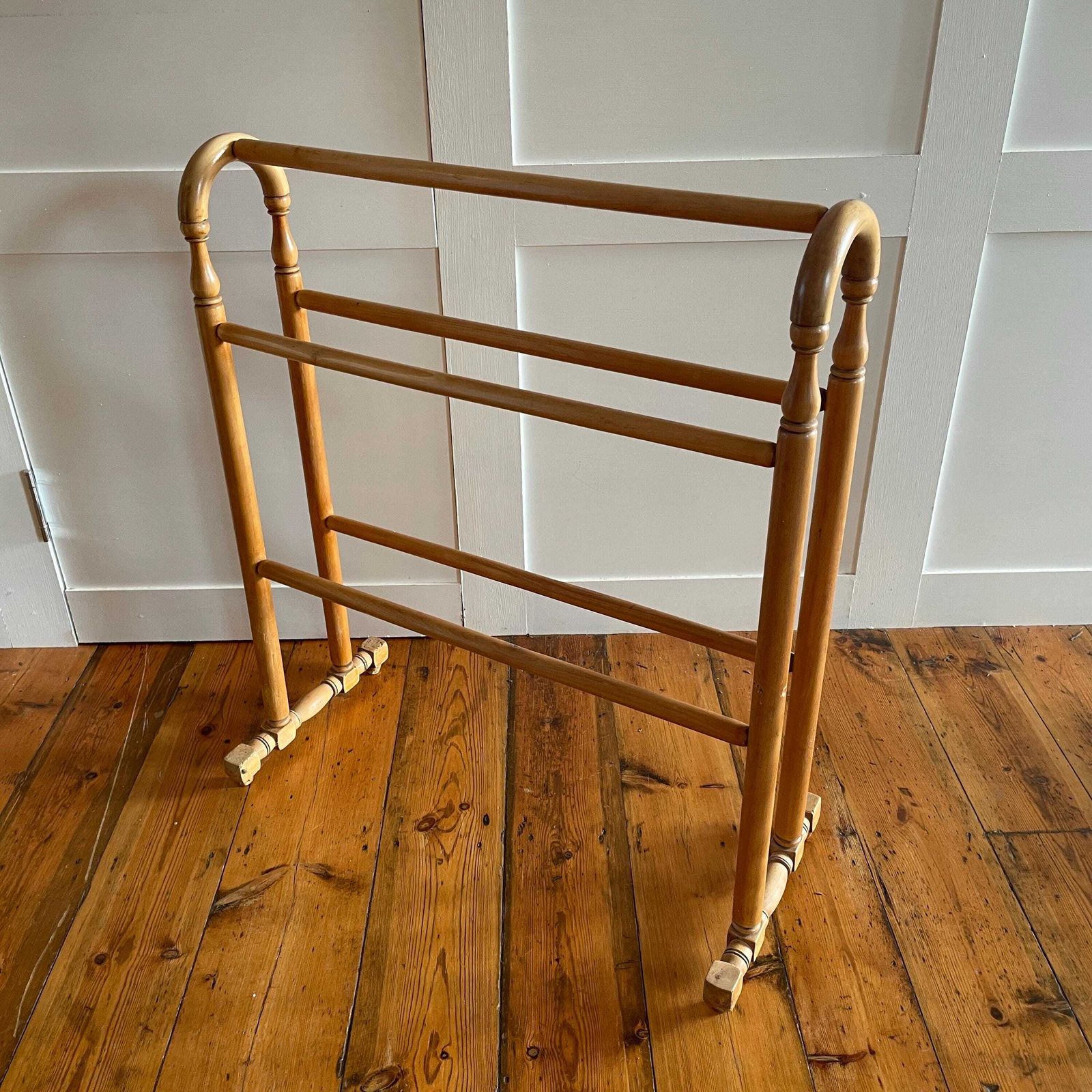 Antique Victorian Pine Towel Rail Freestanding Wooden Blanket Stand Holder Rack Bathroom Cottage Mud Room Freestanding Vintage photo furniture