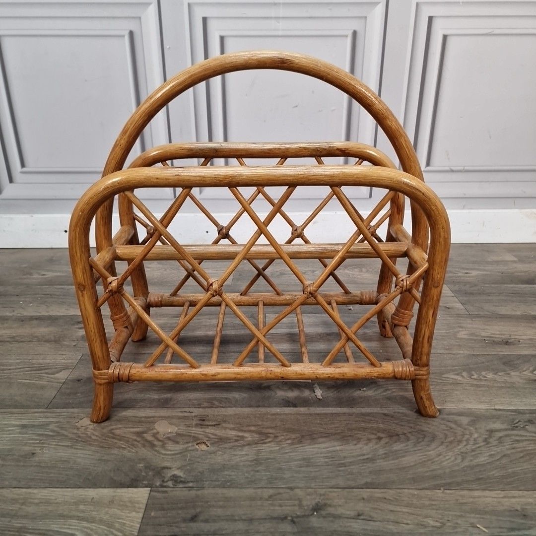 Vintage Rattan Magazine Rack Wicker Newspaper Holder Bamboo Mid Century Retro photo Home Decor