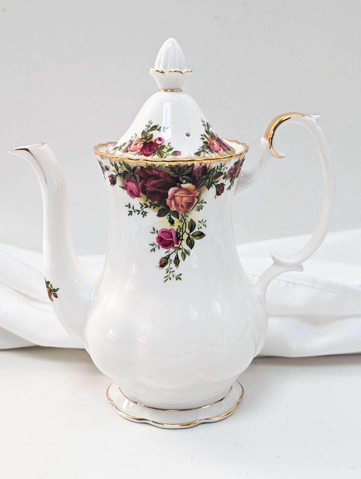 First Edition Old Country Rose Coffee Pot, Vintage, Retro 1960s. Fine Bone China.