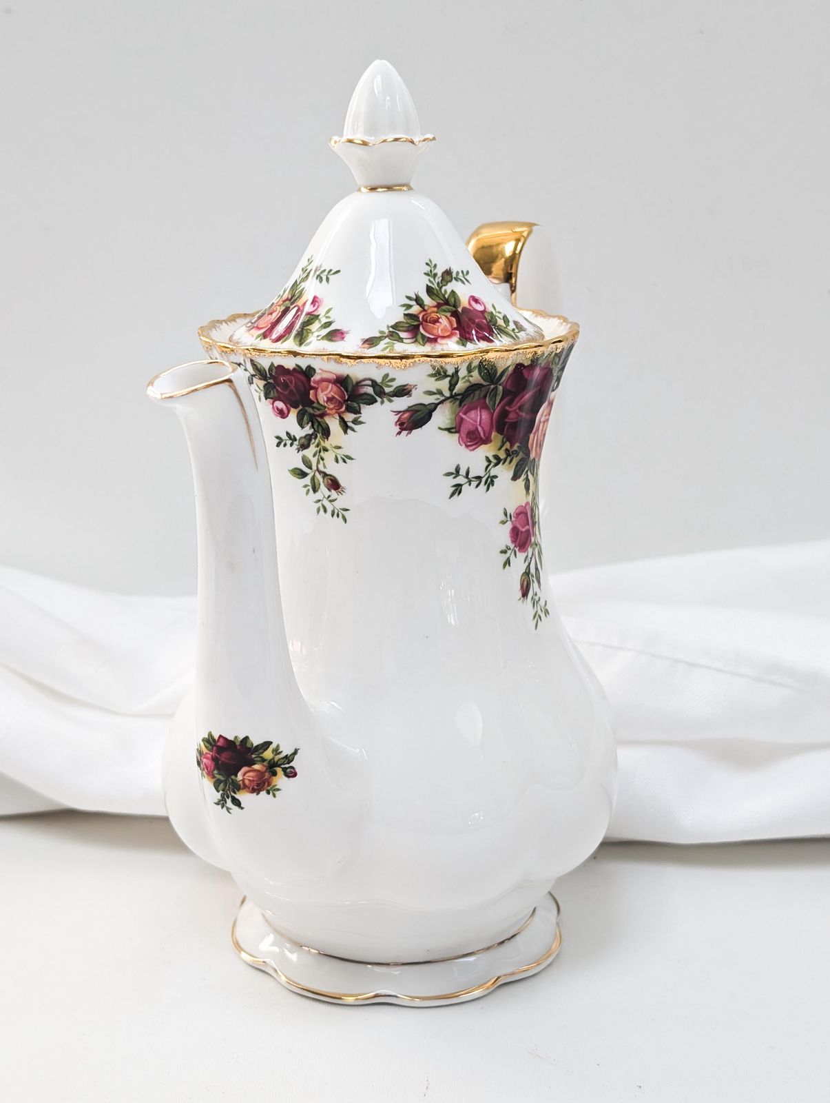 First Edition Old Country Rose Coffee Pot, Vintage, Retro 1960s. Fine Bone China. photo furniture