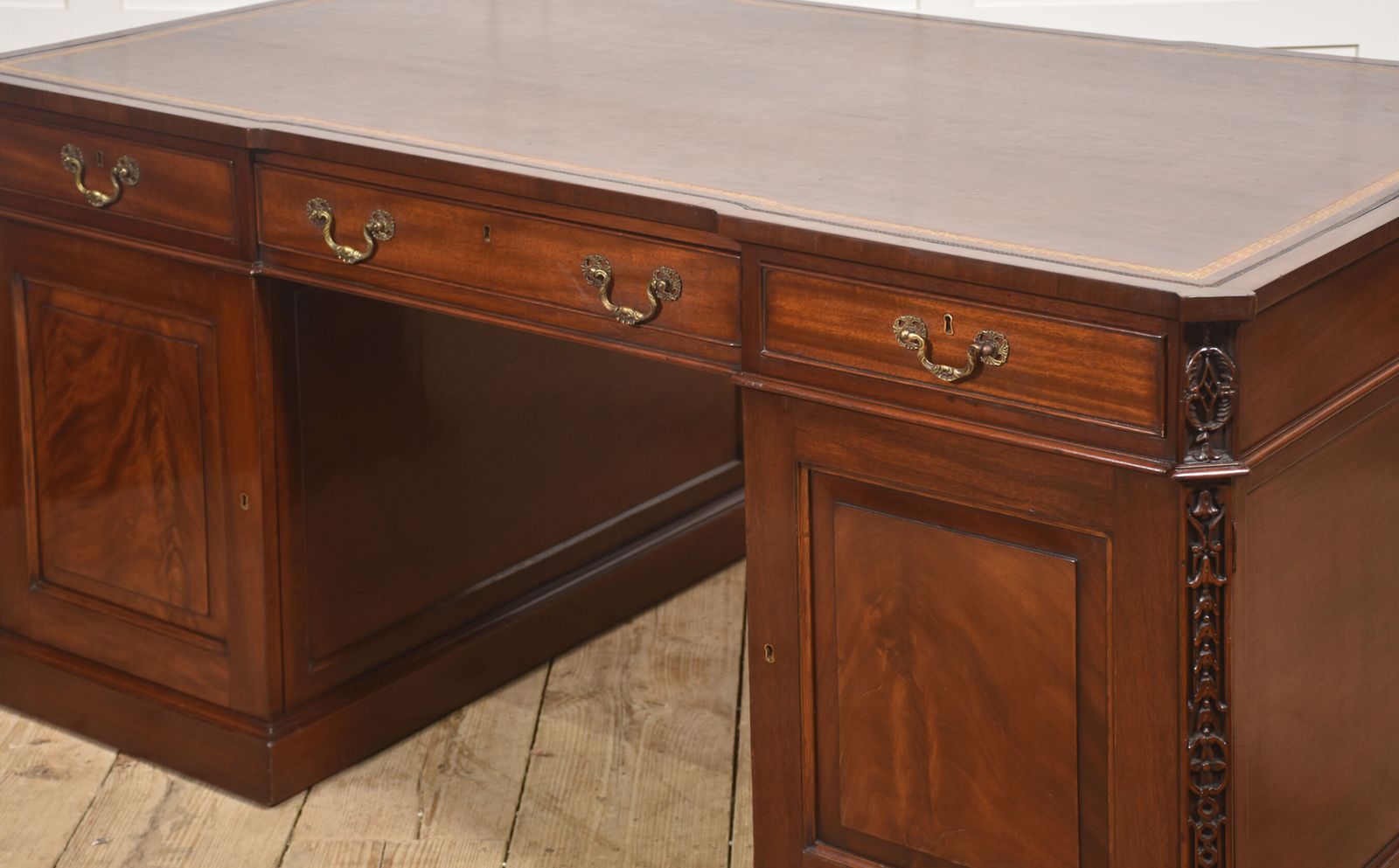 photo furniture Mahogany Partner’s Pedestal Desk With Tooled Leather Top