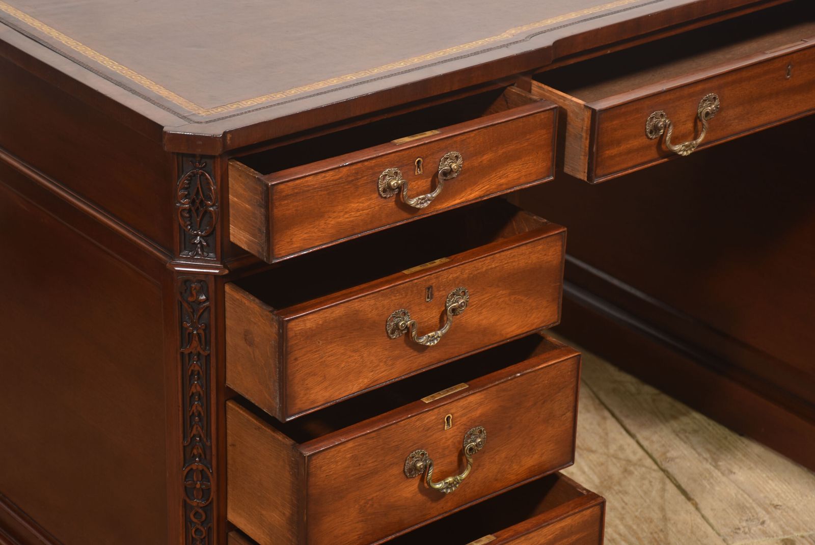photo vintage Mahogany Partner’s Pedestal Desk With Tooled Leather Top