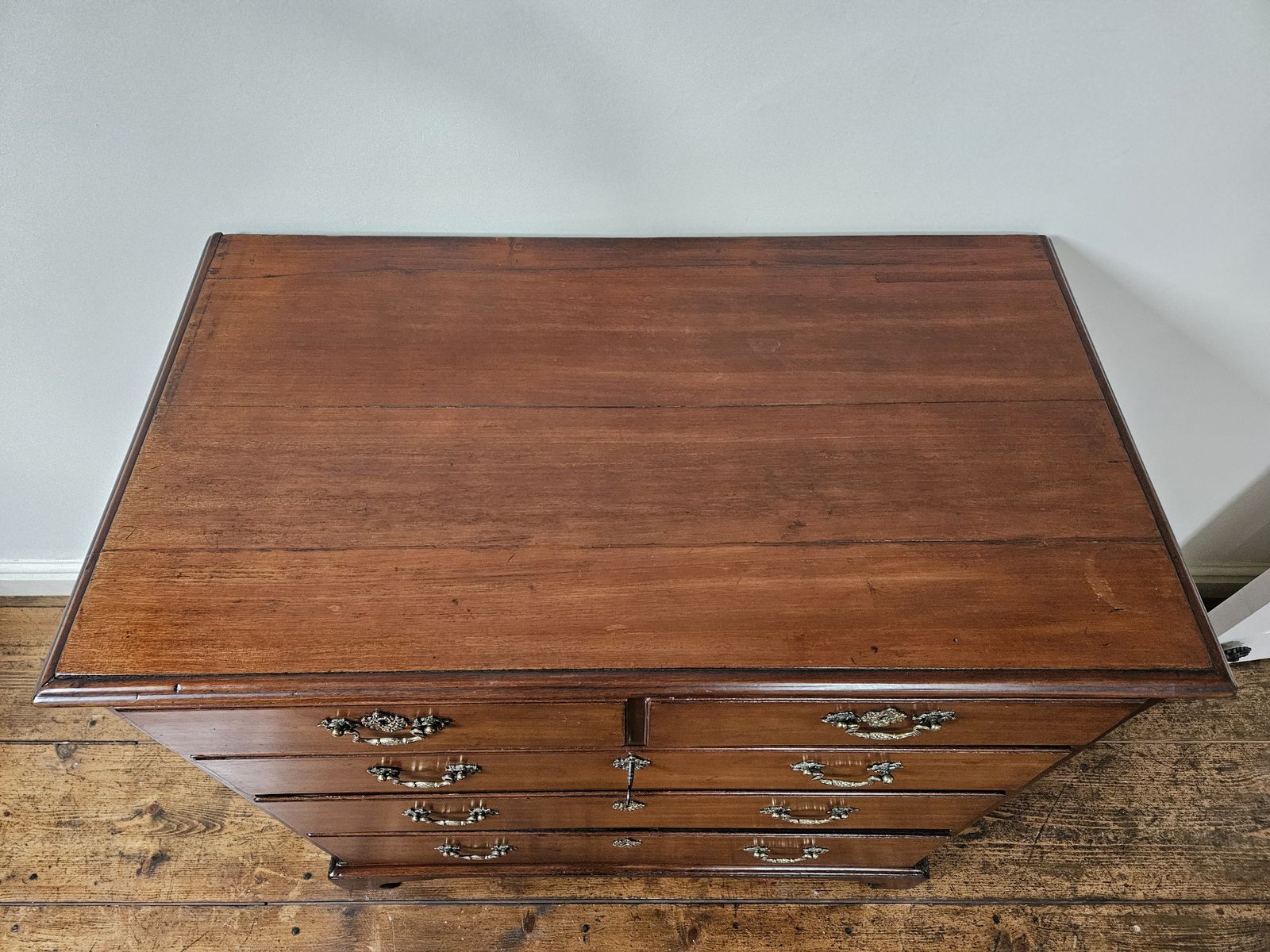 Georgian Mahogany Chest Of Drawers photo 600.0