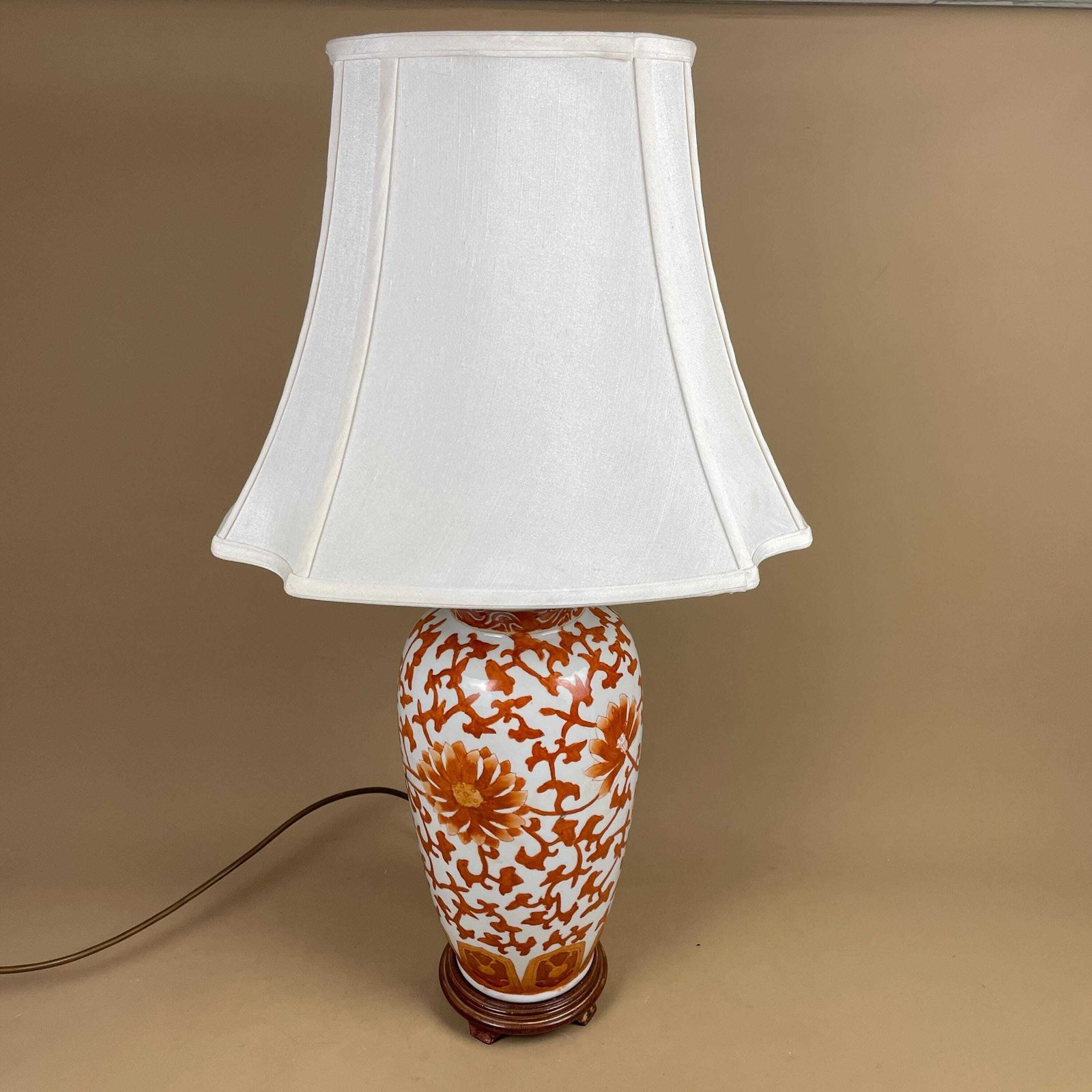 Lighting Oriental Ceramic Lamp Light Bedside Table Hand Painted Floral Design Pattern Wood Base Chinese Vase White Orange Antique Lampshade Shade photo