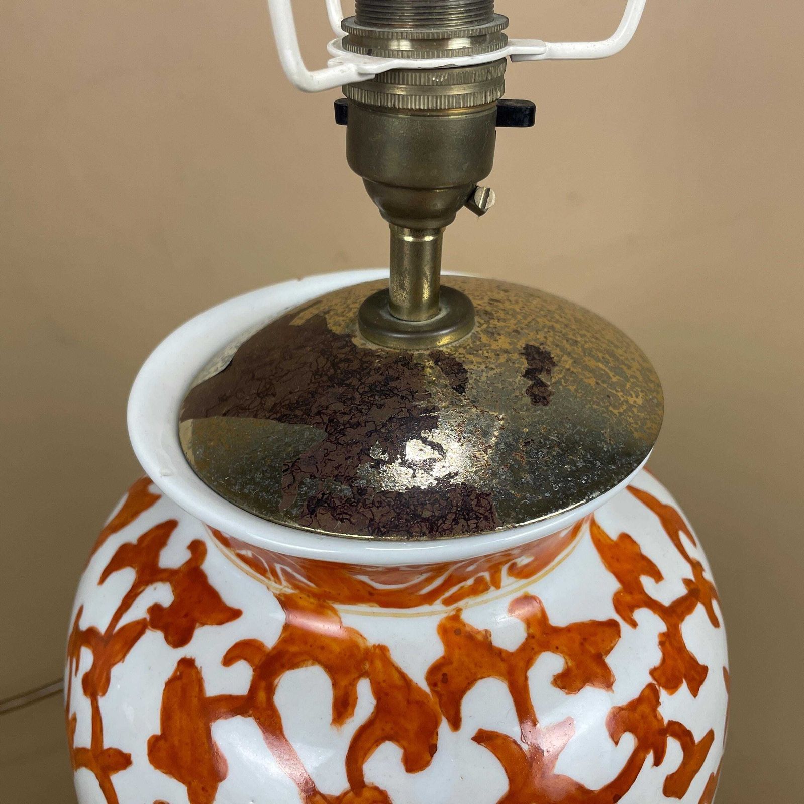 photo vinterior Oriental Ceramic Lamp Light Bedside Table Hand Painted Floral Design Pattern Wood Base Chinese Vase White Orange Antique Lampshade Shade