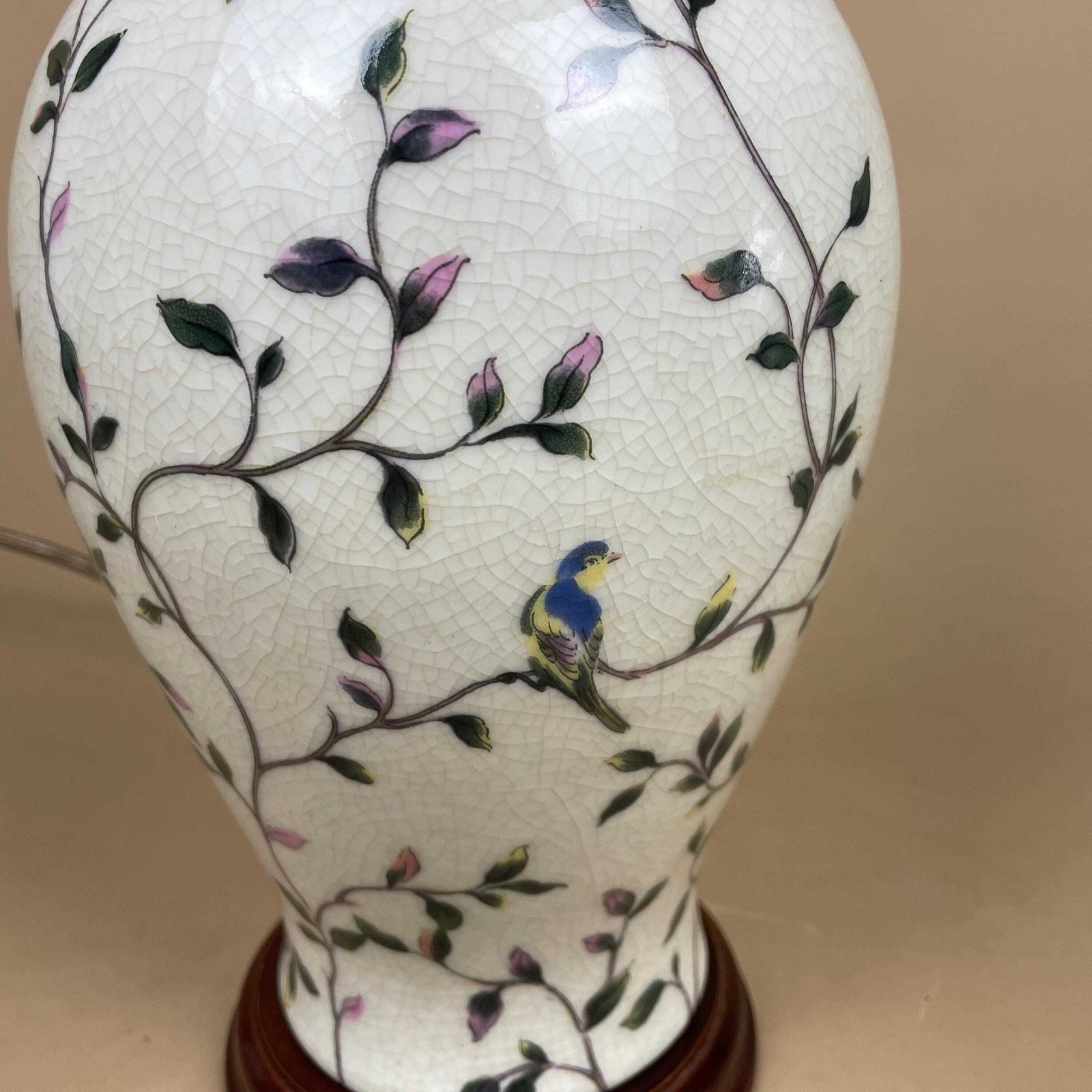 Oriental Ceramic Lamp Light Bedside Table Hand Painted Floral Bird Design Pattern Wood Base Chinese Vase Cream Antique Gold Metal Wooden photo furniture