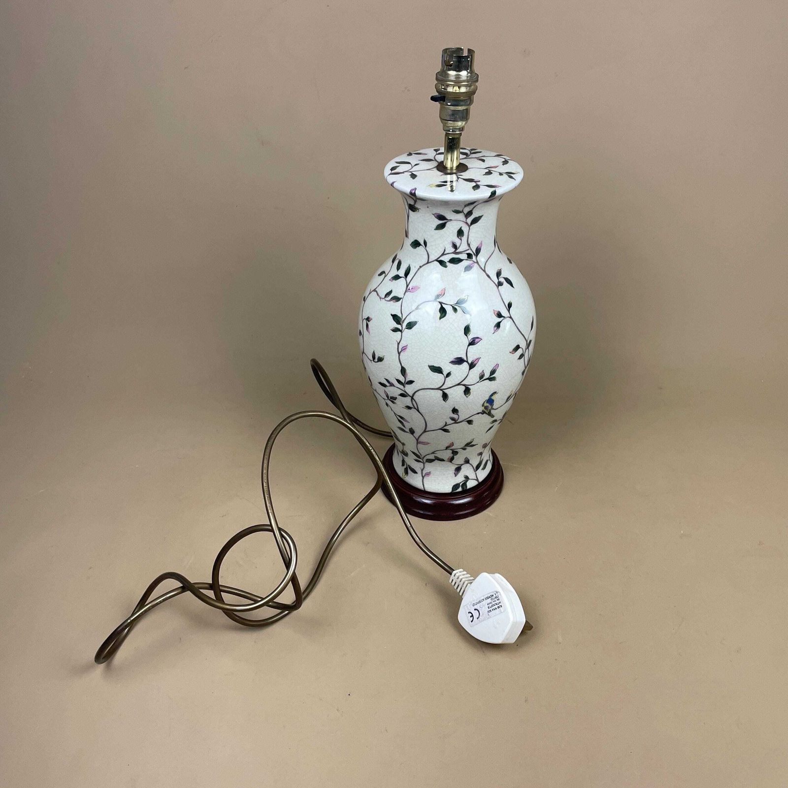 photo furniture Oriental Ceramic Lamp Light Bedside Table Hand Painted Floral Bird Design Pattern Wood Base Chinese Vase Cream Antique Gold Metal Wooden