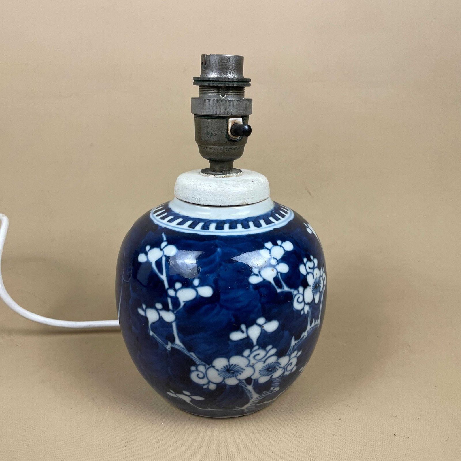 Oriental Ceramic Lamp Light Bedside Table Hand Painted Floral Prunus Design Pattern Chinese Ginger Jar Vase Blue White Antique Round