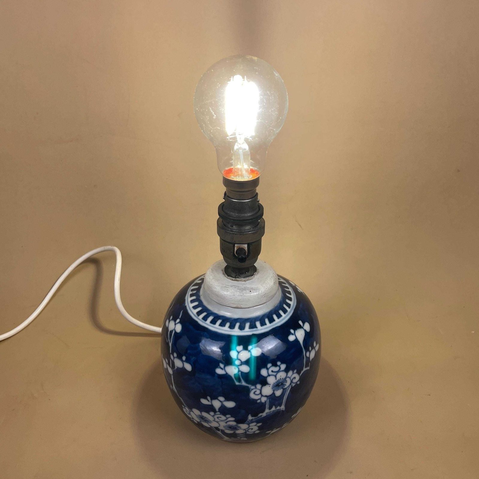 Oriental Ceramic Lamp Light Bedside Table Hand Painted Floral Prunus Design Pattern Chinese Ginger Jar Vase Blue White Antique Round photo vintage