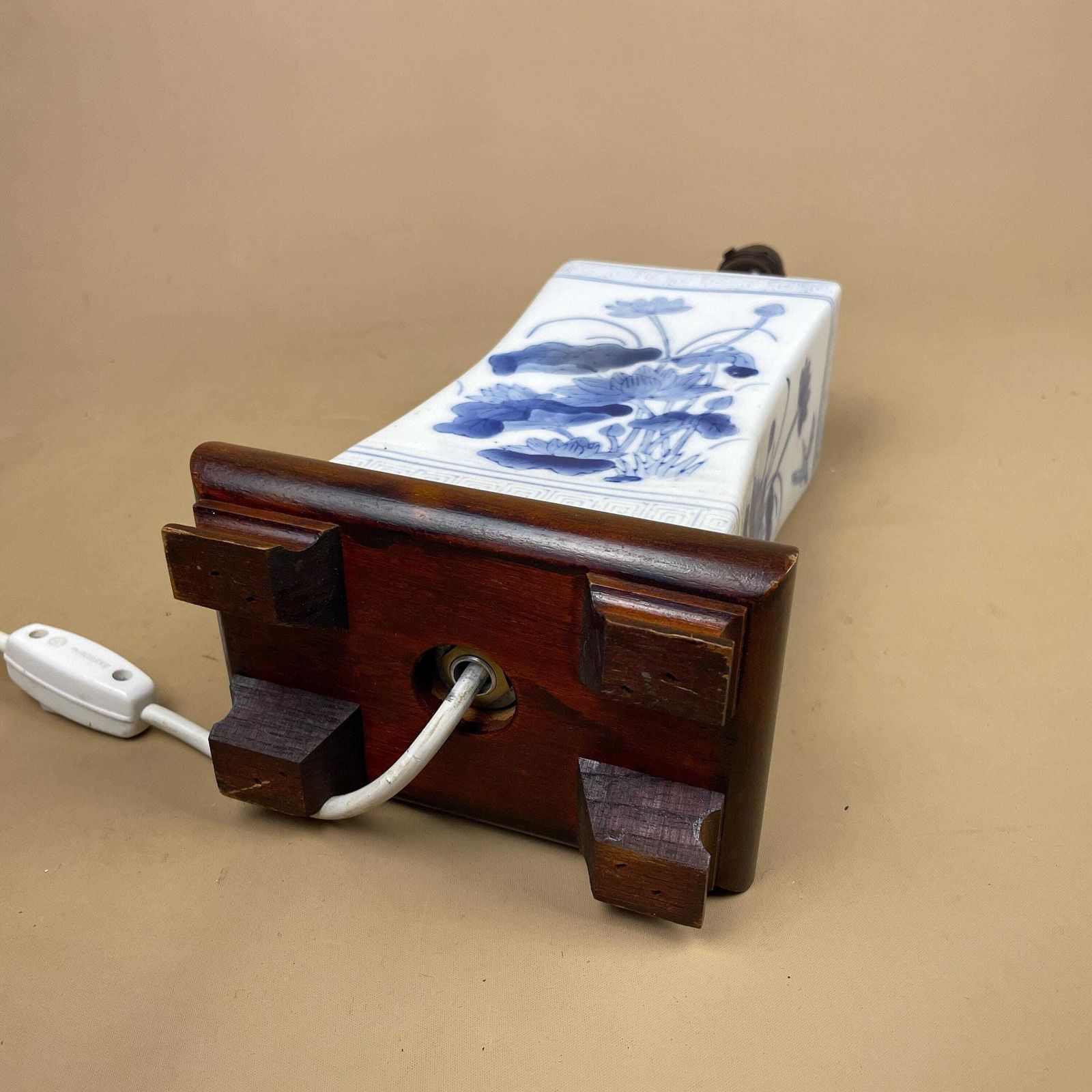 Lighting Oriental Ceramic Lamp Light Bedside Table Hand Painted Floral Design Pattern Wood Base Chinese Vase White Blue Antique Gold Metal Cushion photo