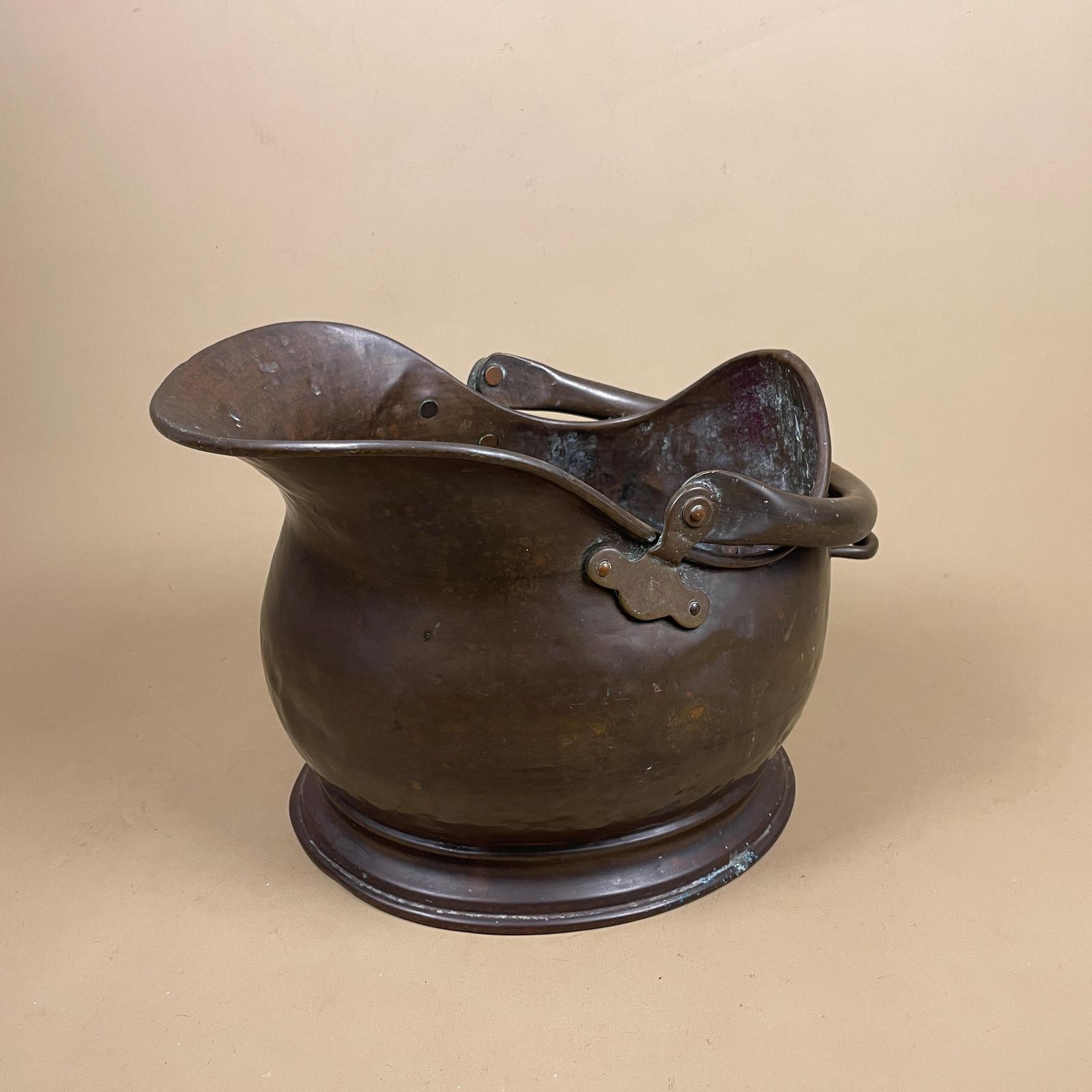 Antique Metal Copper Coal Bucket Handle Fireside Fire Side Scuttle Log Helmet Farmhouse Cottage Vintage Fireplace Logs Storage photo for sale
