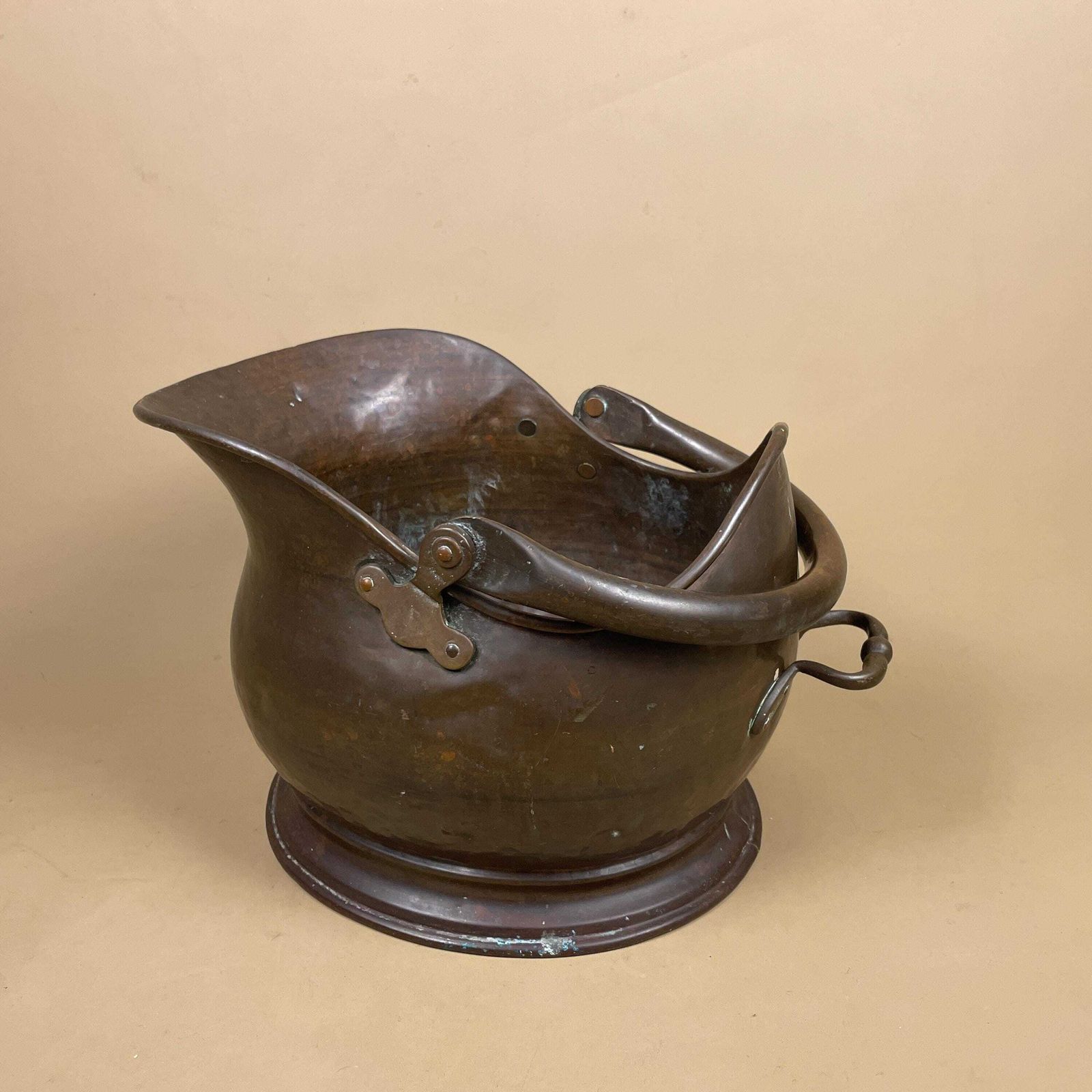 Antique Metal Copper Coal Bucket Handle Fireside Fire Side Scuttle Log Helmet Farmhouse Cottage Vintage Fireplace Logs Storage photo Home Fixtures