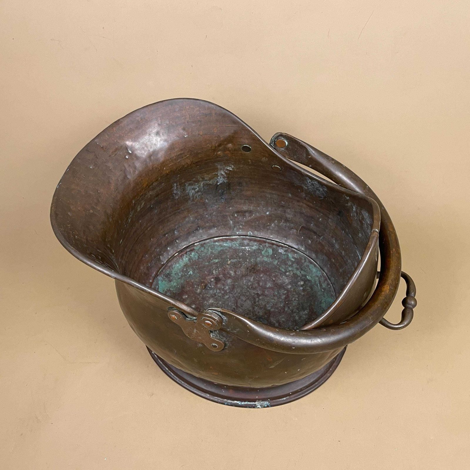 Antique Metal Copper Coal Bucket Handle Fireside Fire Side Scuttle Log Helmet Farmhouse Cottage Vintage Fireplace Logs Storage photo 55.0