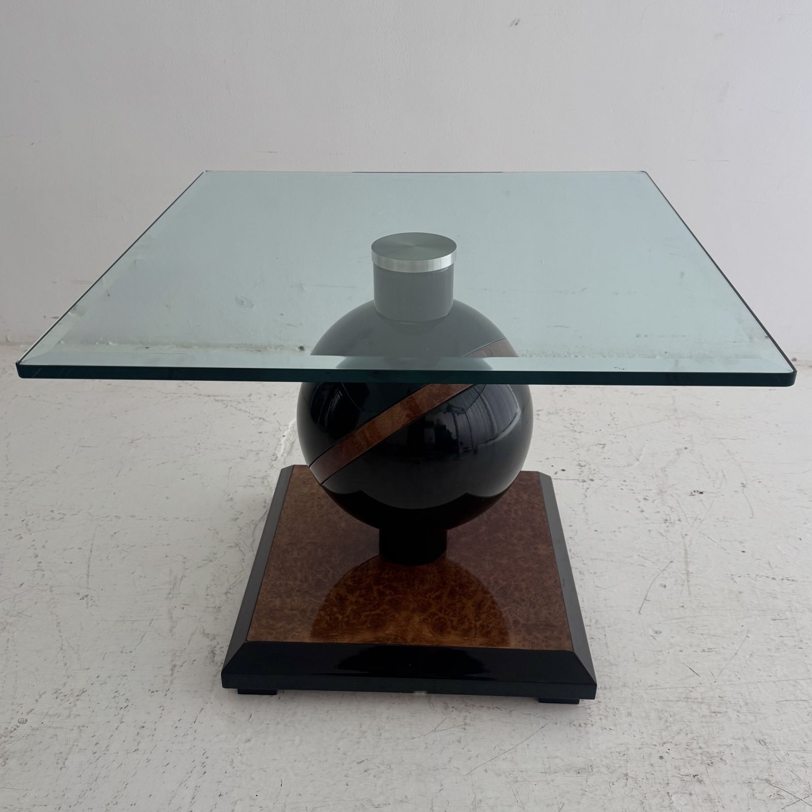 A 1980s Elm Burr And High Gloss Italian Side Table photo Furniture