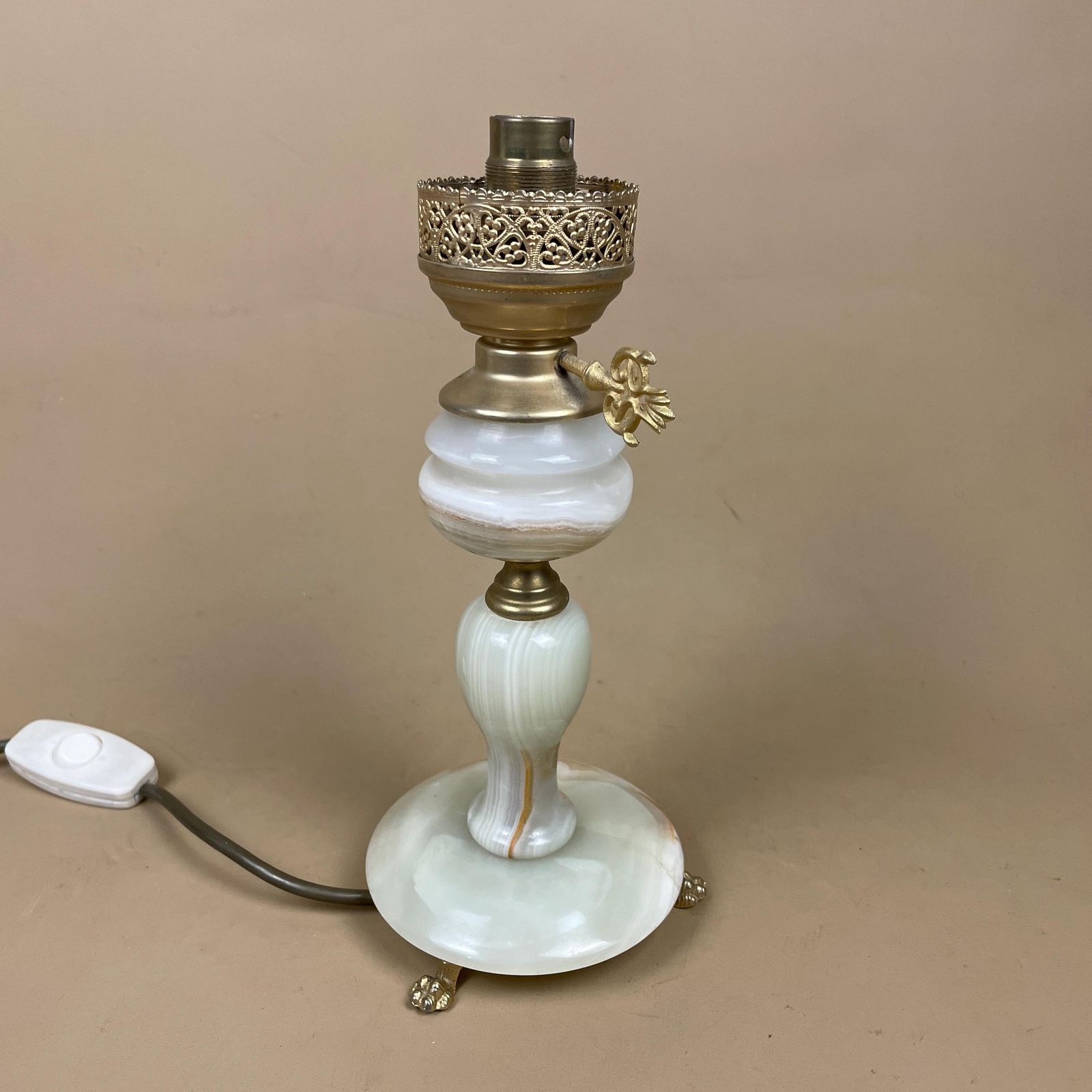 Marble Stone Lamp Green Light Table Bedside Light Natural Patterns Ornate Round Base Onyx Brass Metal Gold Antique Vintage Claw Feet Oil