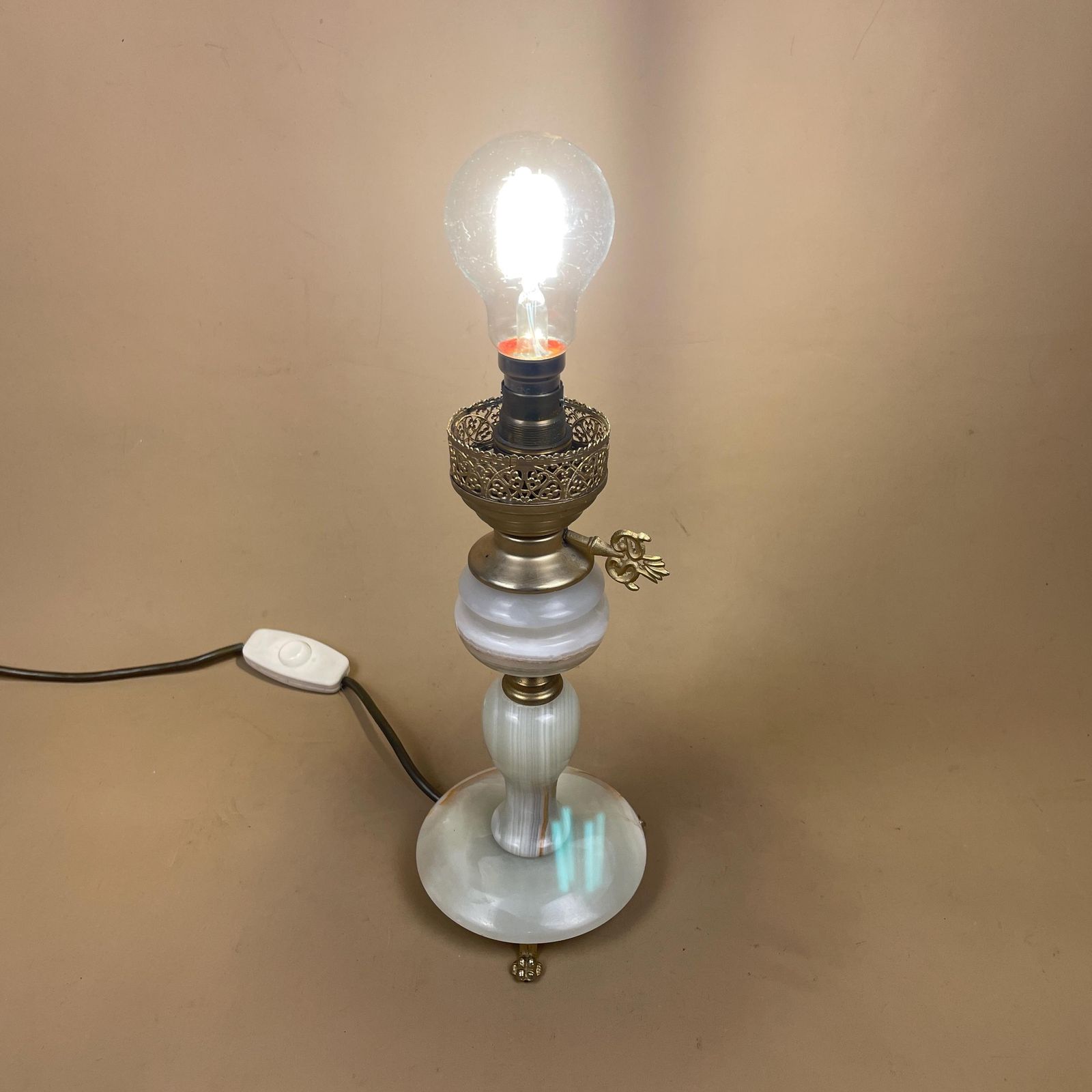 Marble Stone Lamp Green Light Table Bedside Light Natural Patterns Ornate Round Base Onyx Brass Metal Gold Antique Vintage Claw Feet Oil photo vintage