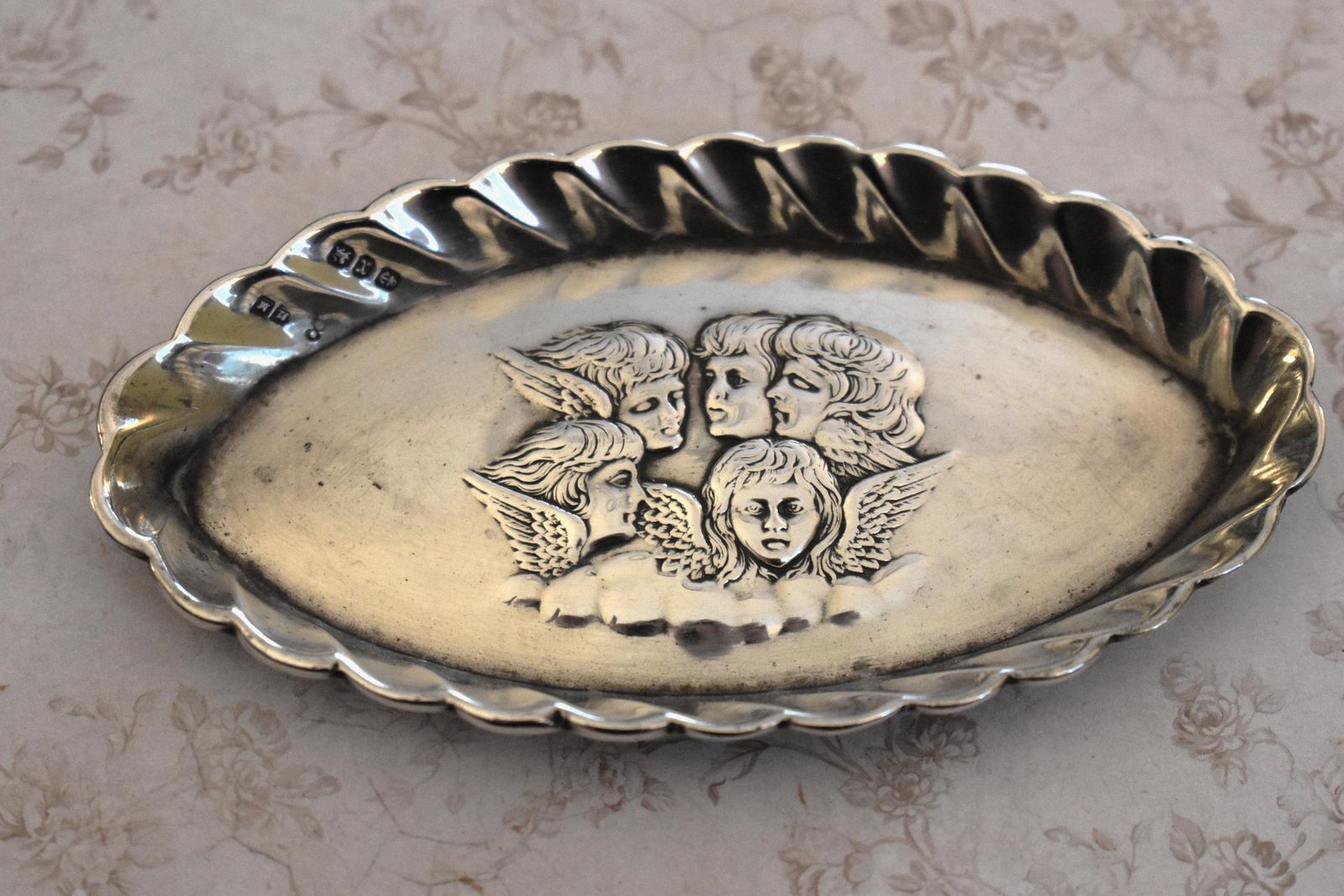 Antique Silver Tray 1897    Stunning Reynolds Angels Pin Dish 27gms Hallmarked Henry Matthews photo Home Decor
