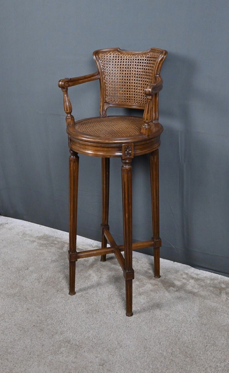 photo vintage Swivel High Chair In Beechwood, Louis XVI Style – 1900