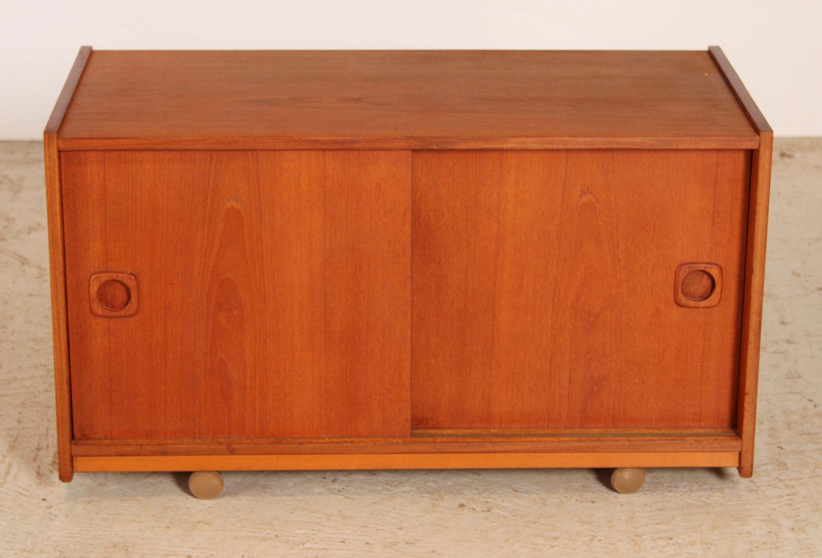 Mid Century Teak Media Unit / Vinyl Record Storage On Casters, Circa 1960s