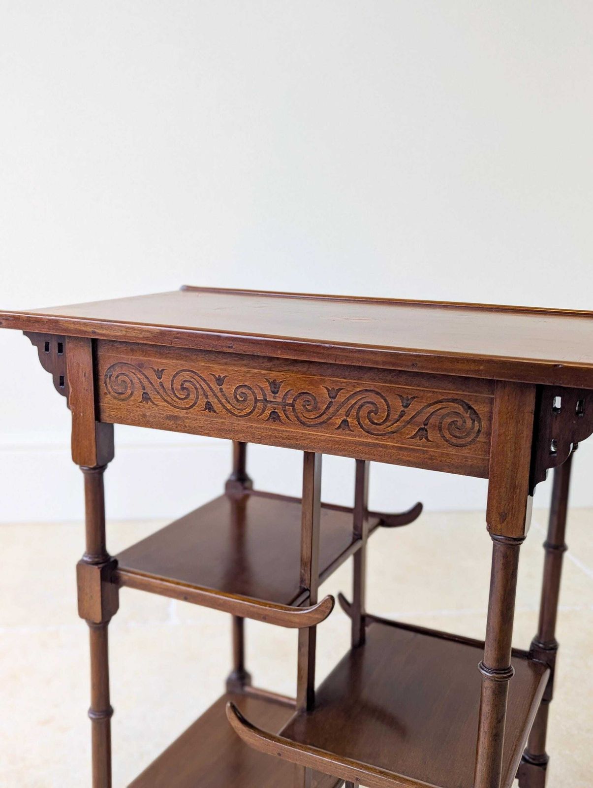 photo vintage Antique Edwardian Mahogany Anglo Japanese Pagoda Occasional Table C.1910
