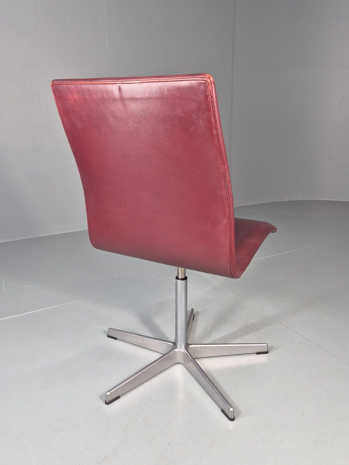 Vintage Fritz Hansen Oxford Chair Arne Jacobsen Design 2004 Mcm Eb11756 Mswi photo vintage