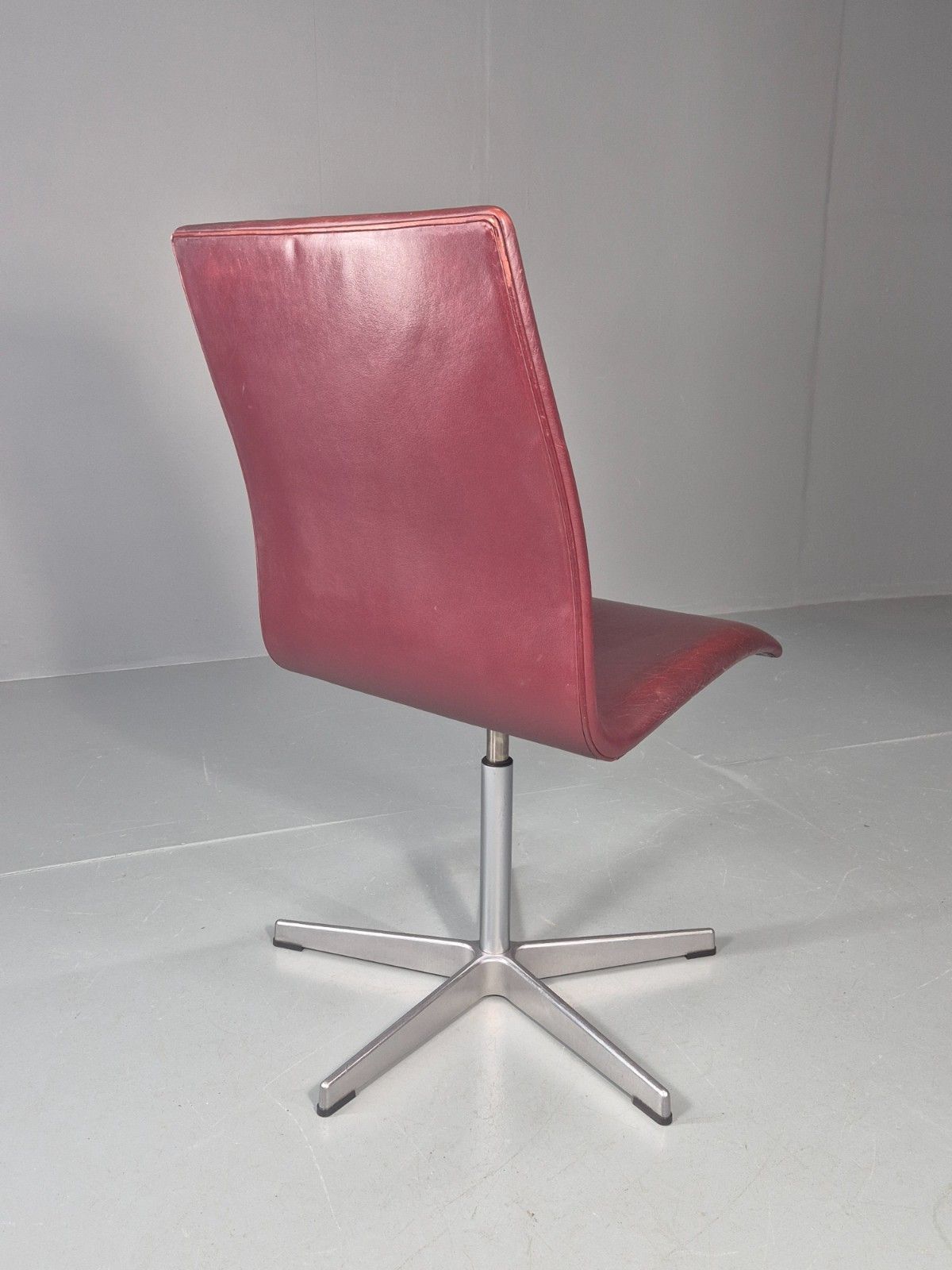 Vintage Fritz Hansen Oxford Chair Arne Jacobsen Design 2004 Mcm Eb11751 Mswi photo Furniture
