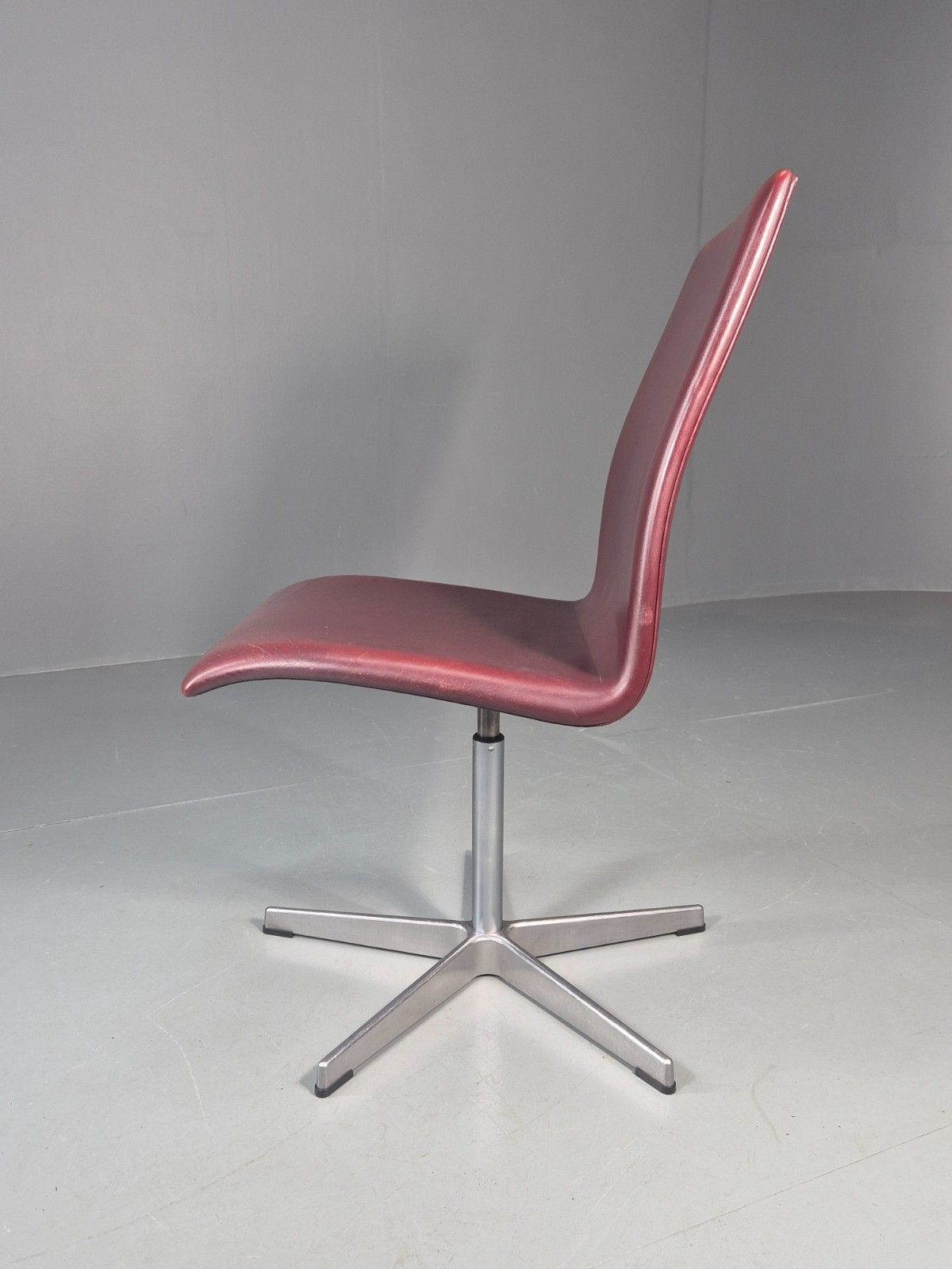 photo for sale Vintage Fritz Hansen Oxford Chair Arne Jacobsen Design 2004 Mcm Eb11750 Mswi