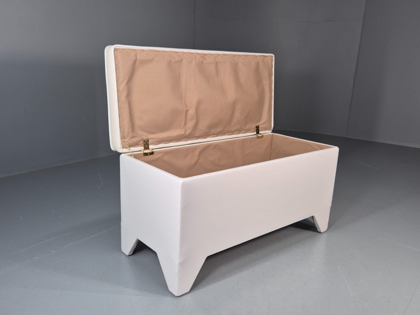 1970s Vinyl Ottoman Storage Chest White Retro Kitsch Eb11572 Mwoo photo furniture