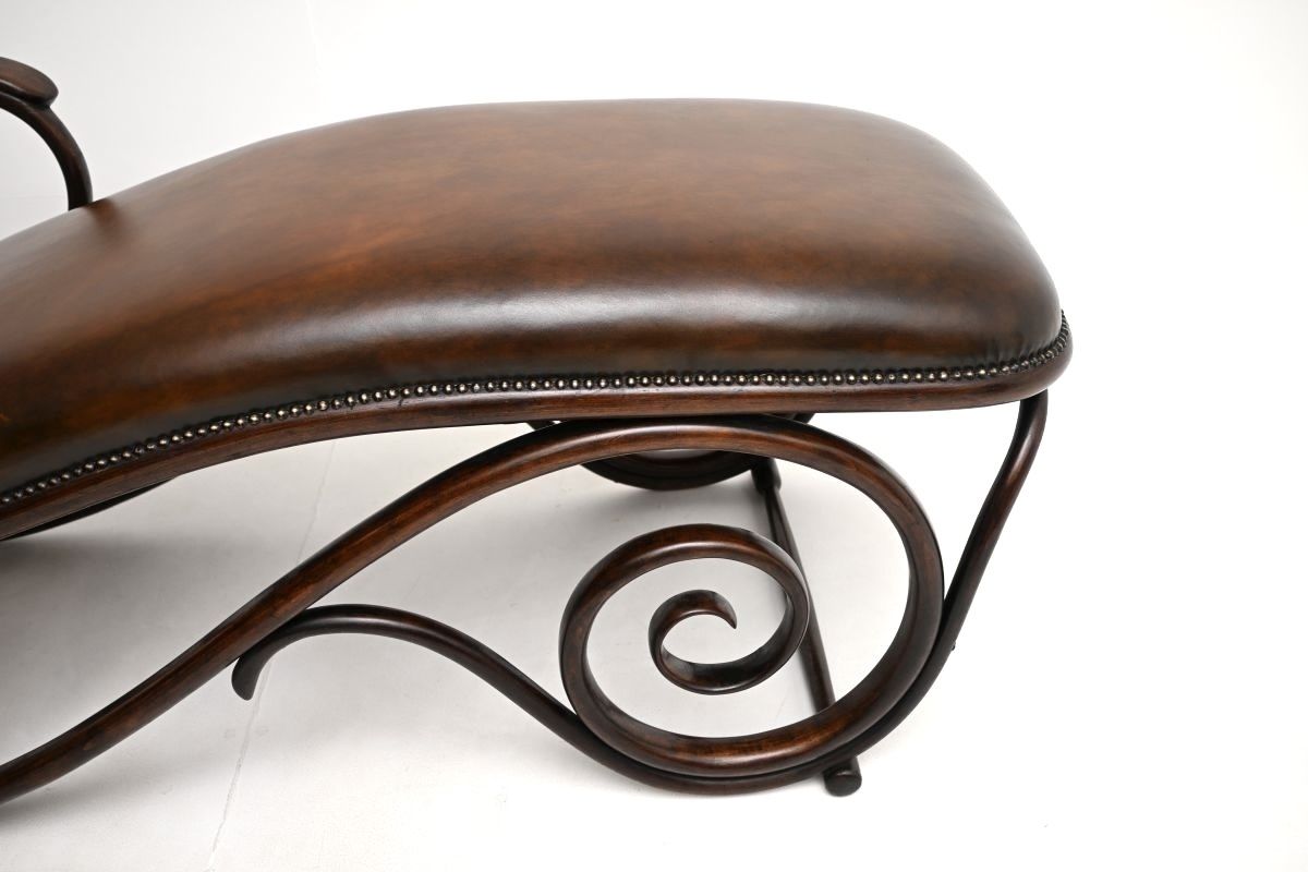 3835.0 Antique Bentwood Leather Chaise Longue By Thonet photo