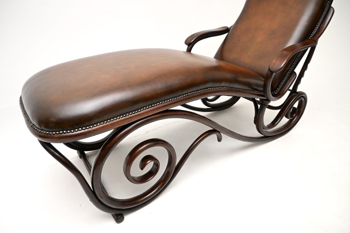 photo vinterior Antique Bentwood Leather Chaise Longue By Thonet