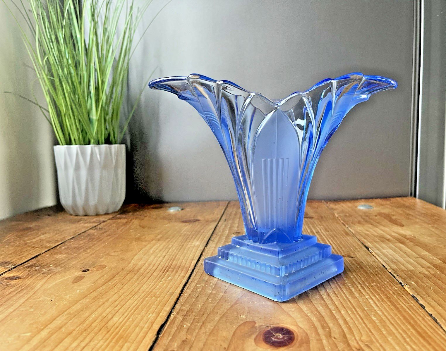 Beautiful Blue Art Deco Walther & Sohne Greta Stepped Base Flower Vase Posy 30's photo vinterior