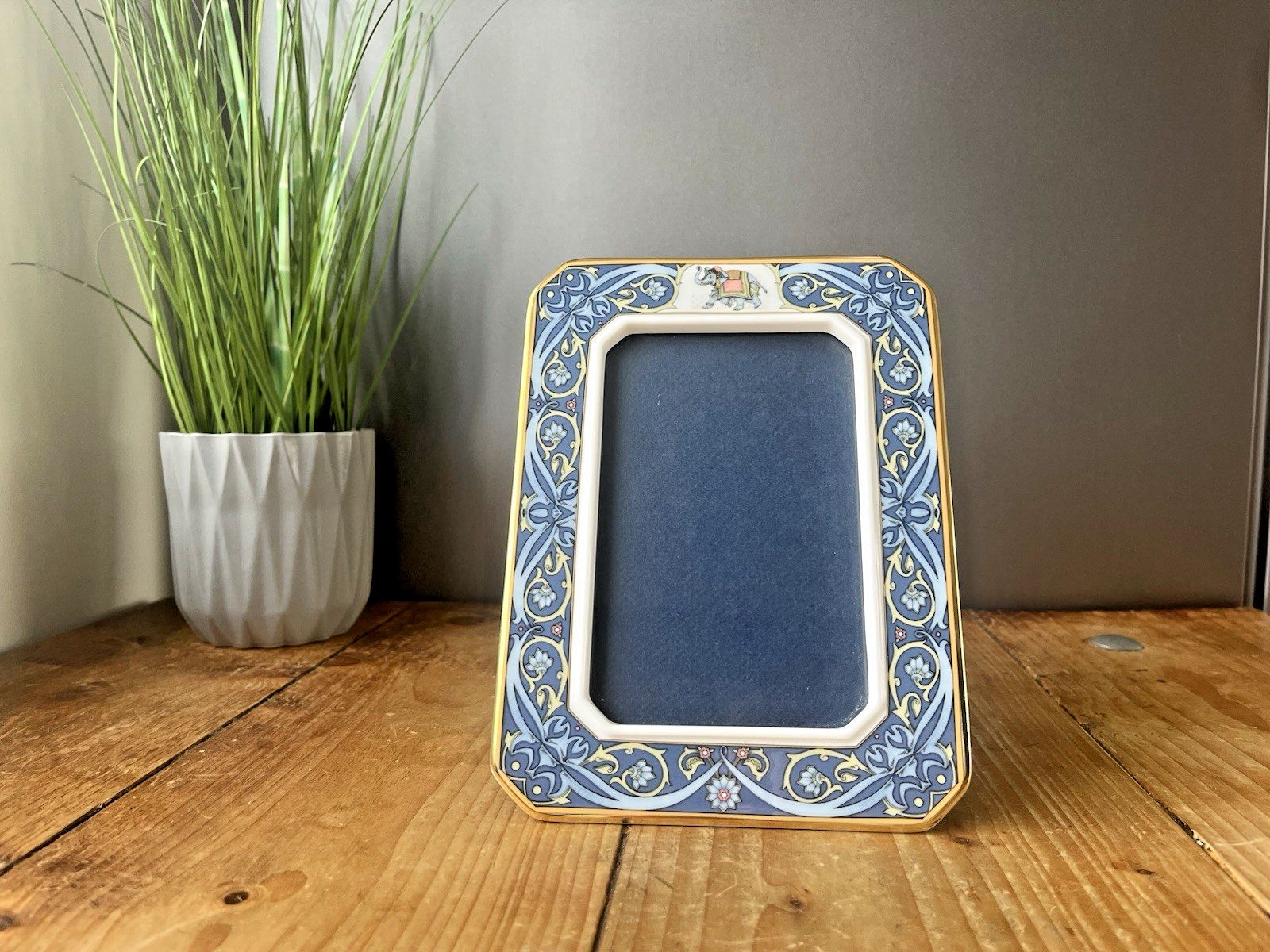 Vintage Wedgwood Indian Blue Elephant Pattern 4x6 Easel Desk Photo Picture Frame