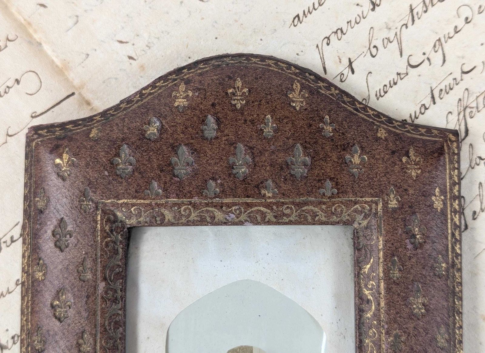 Antique French Domed Picture Frame Gilt Fleur De Lis Faux Leather Small Easel Back Photo Hardware photo 68.0