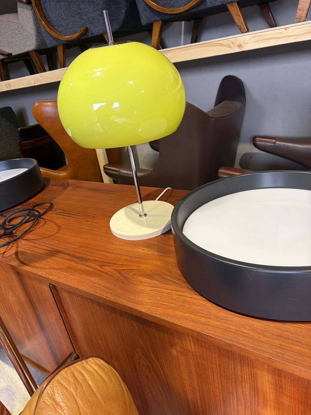 Lime Green Space Age Mushroom Acrylic Table Lamp In Style Of Harvey Guzzini photo Lighting