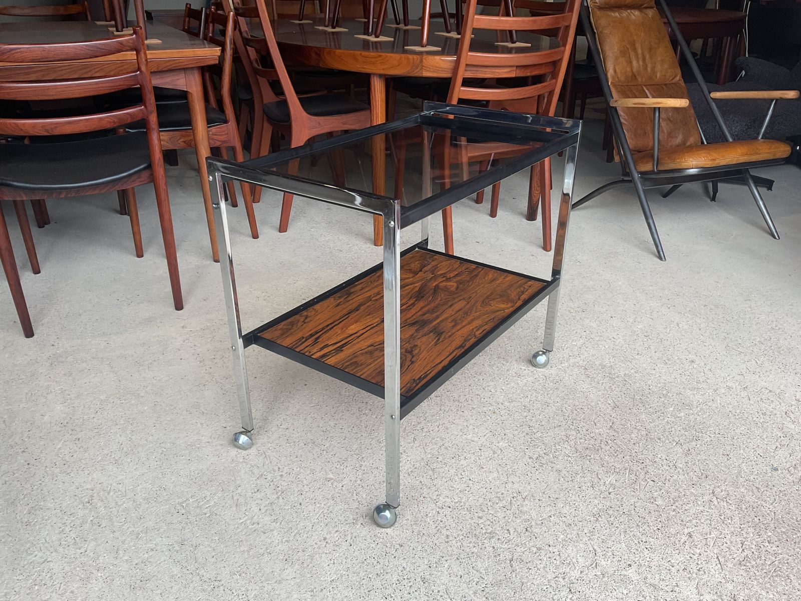 Art Deco Drinks Trolley By Howard Miller Design Associates Mid Century, 70s photo vinterior