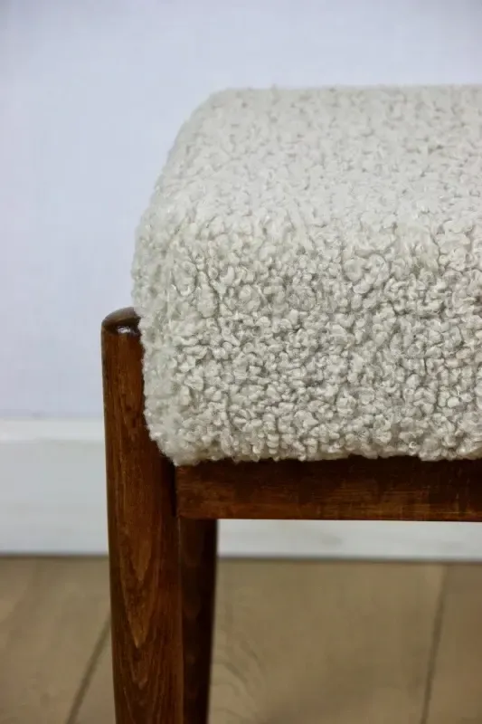 Edmund Homa Stool, Cream Ivory Seat, Beige Boucle, Long Pile, Lambskin photo vinterior