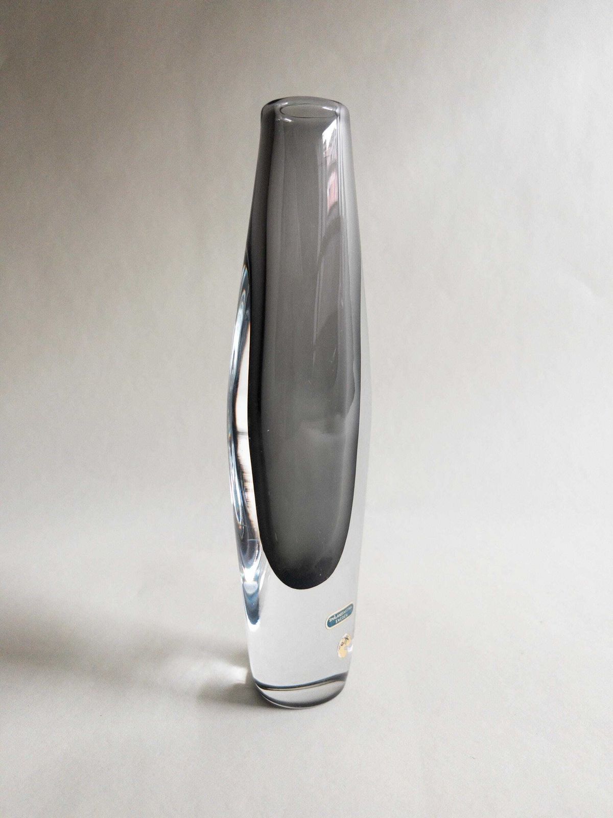 photo vinterior Josef Schott Art Glass Vase: Smokey Grey Smalandshyttan, Sweden