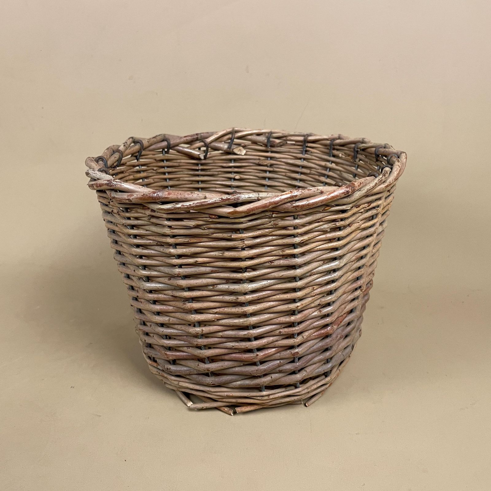 Vintage Wicker Planter Basket With Metal Frame Rustic Indoor Round Storage For Plants Cottage Farmhouse Decor Home Accent photo furniture