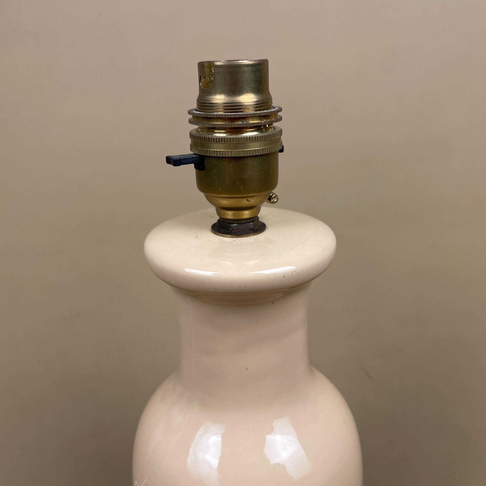Oriental Ceramic Lamp Light Bedside Table Wood Base Chinese Vase Cream Beige Antique Gold Metal Wooden Classic Elegant Medium Side photo furniture