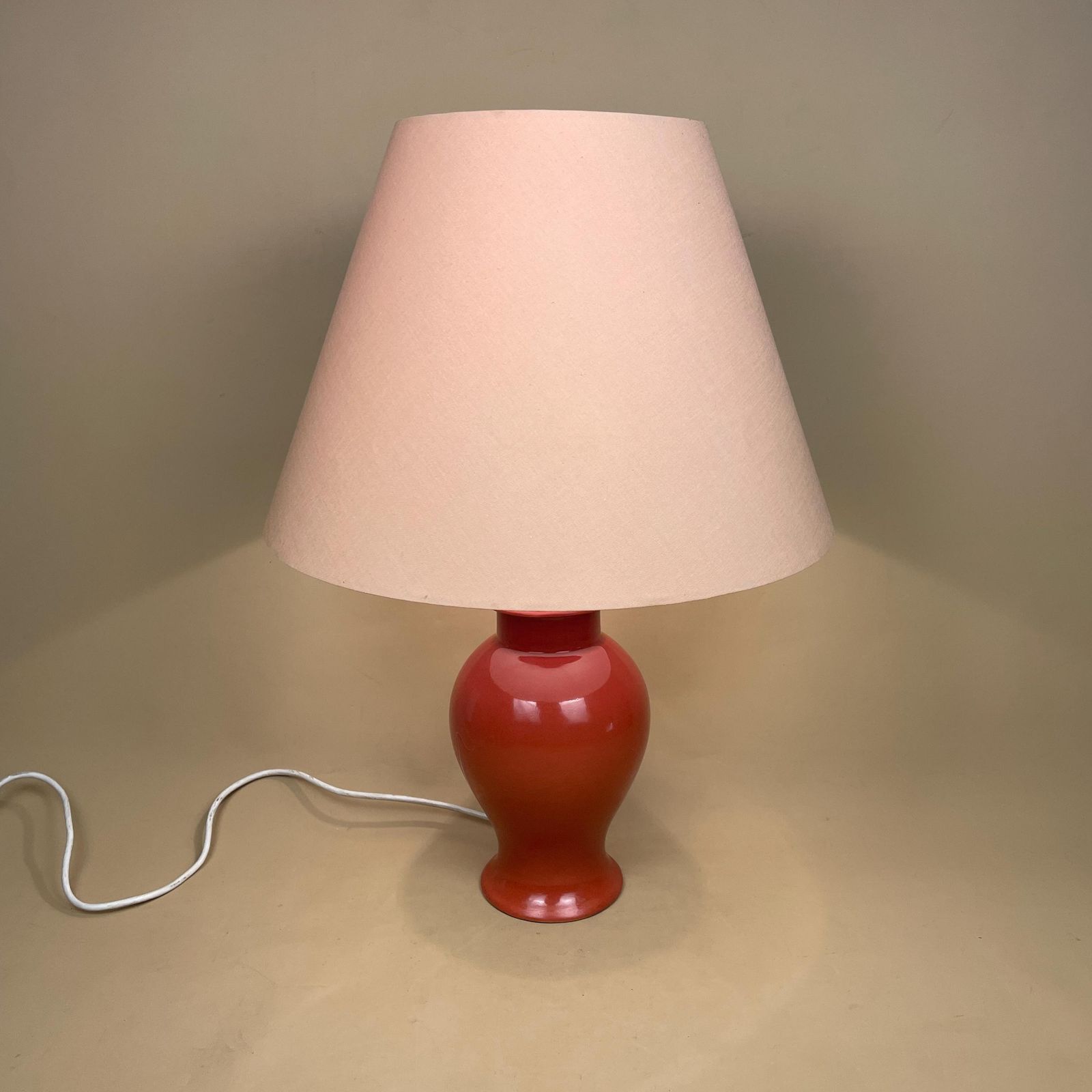 Oriental Ceramic Lamp Light Bedside Table Chinese Vase Red Antique Gold Metal Classic Elegant Medium Side Lampshade Shade