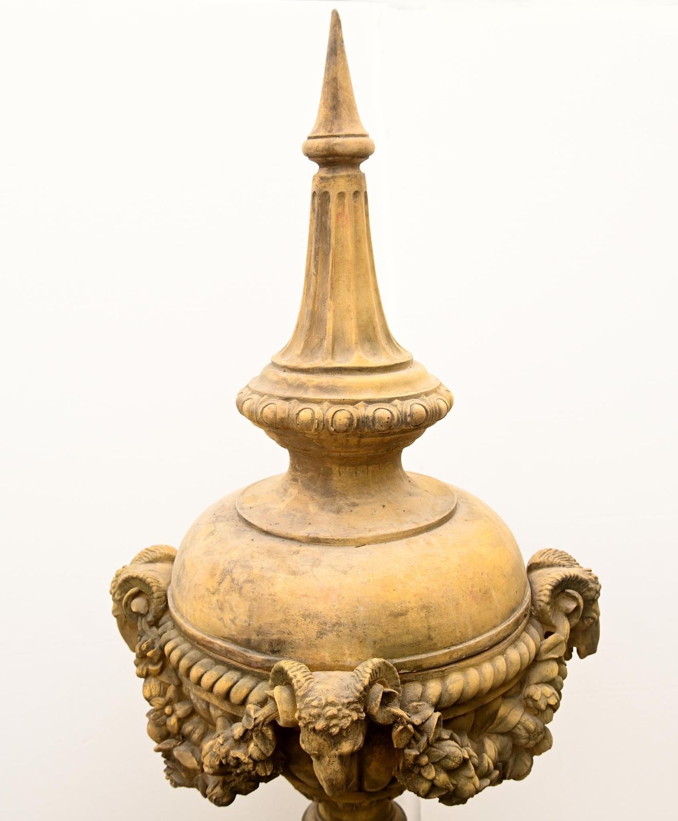 Pair Classical Stone Garden Urns English Finials With Ram Masks photo 2950.0